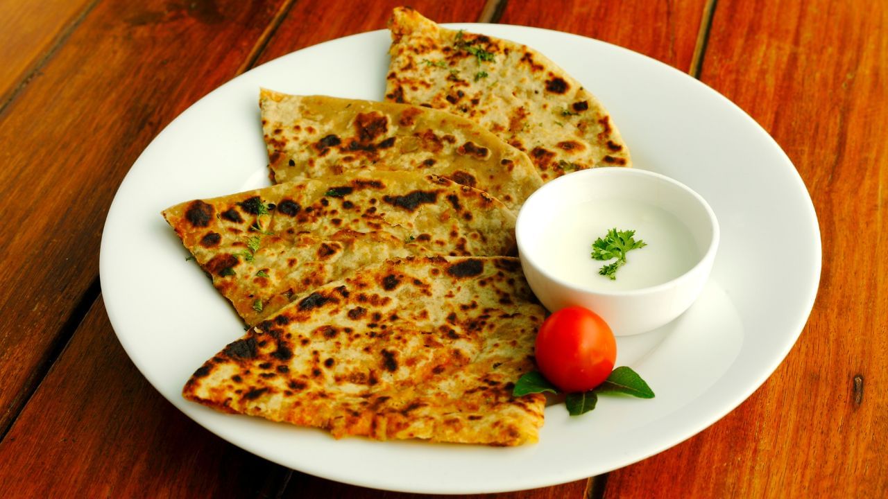 ഈ രണ്ടു മേഖലകളിലും പഞ്ചസാരയും ആശങ്കാജനകമാംവിധം എല്ലാവരും കഴിക്കുന്നുണ്ട്. അതേസമയം പോഷകങ്ങളാൽ സമ്പന്നമായ ധാന്യങ്ങളും മറ്റു മില്ലുകളും കർണാടക ഗുജറാത്ത് മഹാരാഷ്ട്ര തുടങ്ങിയ ചുരുക്കം ചില സംസ്ഥാനങ്ങളിൽ മാത്രമേ കഴിക്കുന്നുള്ളൂ.ഇത്തരത്തിൽ ഉയർന്ന കാർബോഹൈഡ്രേറ്റുകൾ ഭക്ഷണത്തിൽ ഉൾപ്പെടുത്തിയാൽ ടൈപ്പ് 2 പ്രമേഹം, പ്രീ ഡയബറ്റിസ്, പൊണ്ണത്തടി കുടവയർ എന്നിവയ്ക്കുള്ള സാധ്യത 15 മുതൽ 30 ശതമാനം വരെ കൂടുതൽ ആകും. അതിനാൽ ഭക്ഷണത്തിൽ മാറ്റം വരുത്തേണ്ടത് അനിവാര്യമാണ്.  ഭക്ഷണത്തിന്റെ  വലിയൊരു പങ്ക് പ്രോട്ടീൻ ഉൾപ്പെട്ട ഭക്ഷണങ്ങൾക്കായി മാറ്റിവയ്ക്കുക.(Image Credit: Getty Images)