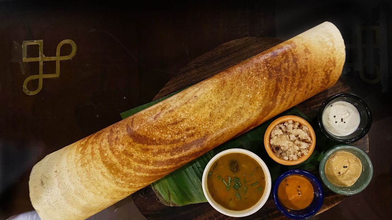 ഇന്ന് ആളുകൾ നേരിടുന്ന ഏറ്റവും വലിയ ആരോഗ്യപ്രശ്നമാണ് അമിതവണ്ണം, കുടവയർ, പ്രമേഹം, ഉയർന്ന രക്തസമ്മർദ്ദം എന്നിവ. ഇതിന്റെ പ്രധാന കാരണം മാറിയ ജീവിതശൈലിയും അനാരോഗ്യകരമായ ഭക്ഷണ ശീലങ്ങളും ആണ്. നാം കഴിക്കുന്ന ഭക്ഷണവും നമ്മുടെ ജീവിതത്തിലെ ചിട്ടകളുമാണ് നാം രോഗിയാകണോ അതോ ആരോഗ്യവാൻ ആകണോ എന്ന് തീരുമാനിക്കുന്നത്. (Image Credit: Getty Images)