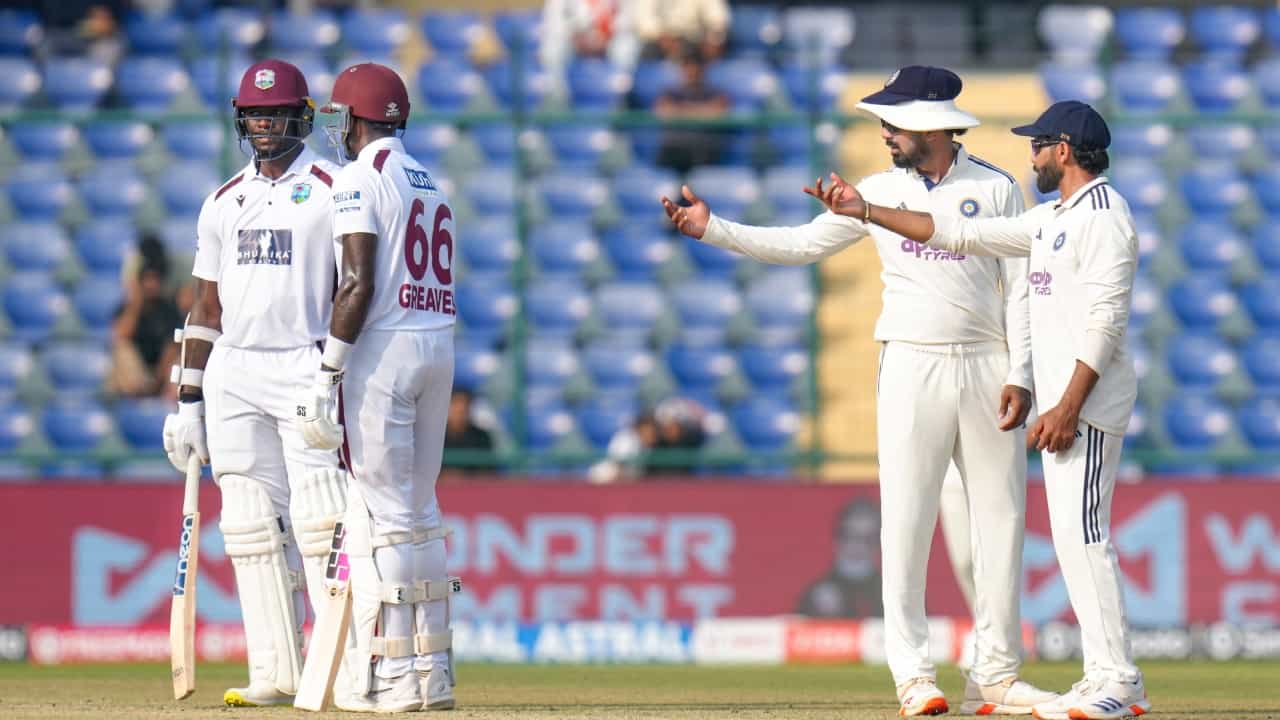 India vs West Indies: പത്താം വിക്കറ്റിൽ 79 റൺസ് കൂട്ടുകെട്ട്; രണ്ടാം ഇന്നിംഗ്സിൽ ഇന്ത്യയുടെ വിജയലക്ഷ്യം 121 റൺസ്