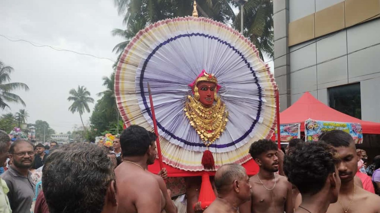 Kadalundi Vavulsavam 