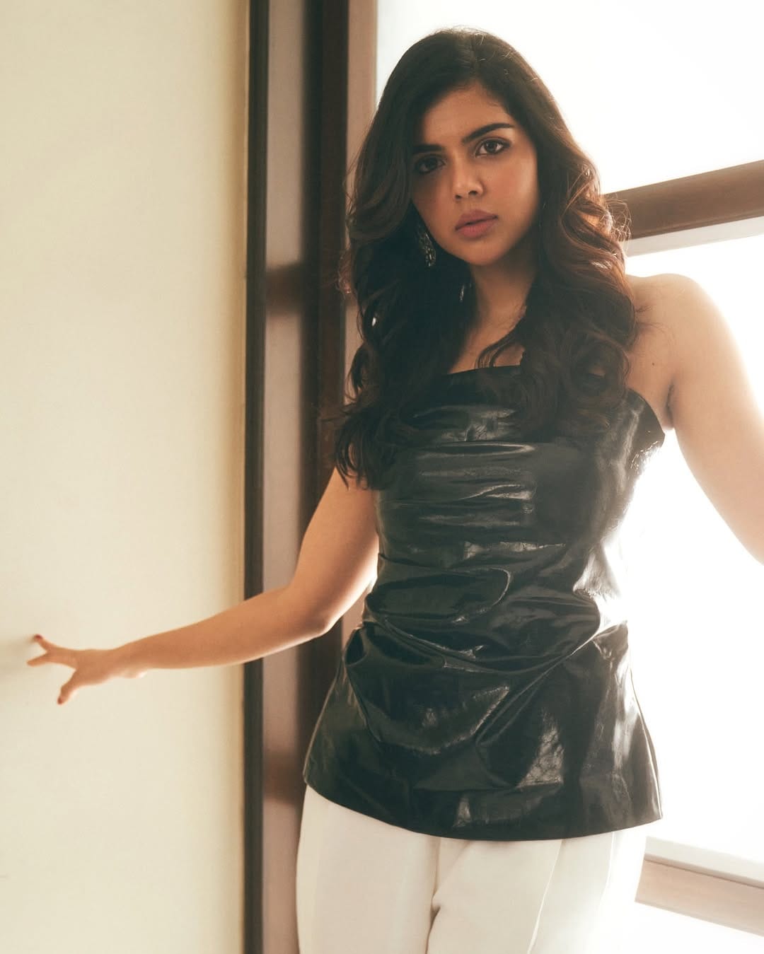 എന്നാൽ  നടിയുടെ പുതിയ ചിത്രത്തിലെ ഗാനരംഗം പുറത്തിറങ്ങിയതോടെ, ചിലർക്കെങ്കിലും നടിയോടുള്ള മനോഭാവത്തിൽ മാറ്റം വന്നുവെന്നാണ് സൂചന. കഴിഞ്ഞ ദിവസം പുറത്തിറങ്ങിയ രവി മോഹൻ നായകവുന്ന ജീനിയിൽ, 'അബ്ദി അബ്ദി' എന്ന ഗാനരംഗമാണ് ഇതിനു കാരണം. 