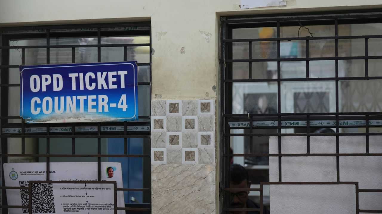 Kerala Doctors Strike: രോഗികളുടെ ശ്രദ്ധയ്ക്ക്...; മെഡിക്കൽ കോളജുകളിൽ ഇന്ന് ഒപി ബഹിഷ്കരിച്ച് ഡോക്ടർമാരുടെ സമരം Kerala Doctors Strike: രോഗികളുടെ ശ്രദ്ധയ്ക്ക്...; മെഡിക്കൽ കോളജുകളിൽ ഇന്ന് ഒപി ബഹിഷ്കരിച്ച് ഡോക്ടർമാരുടെ സമരം