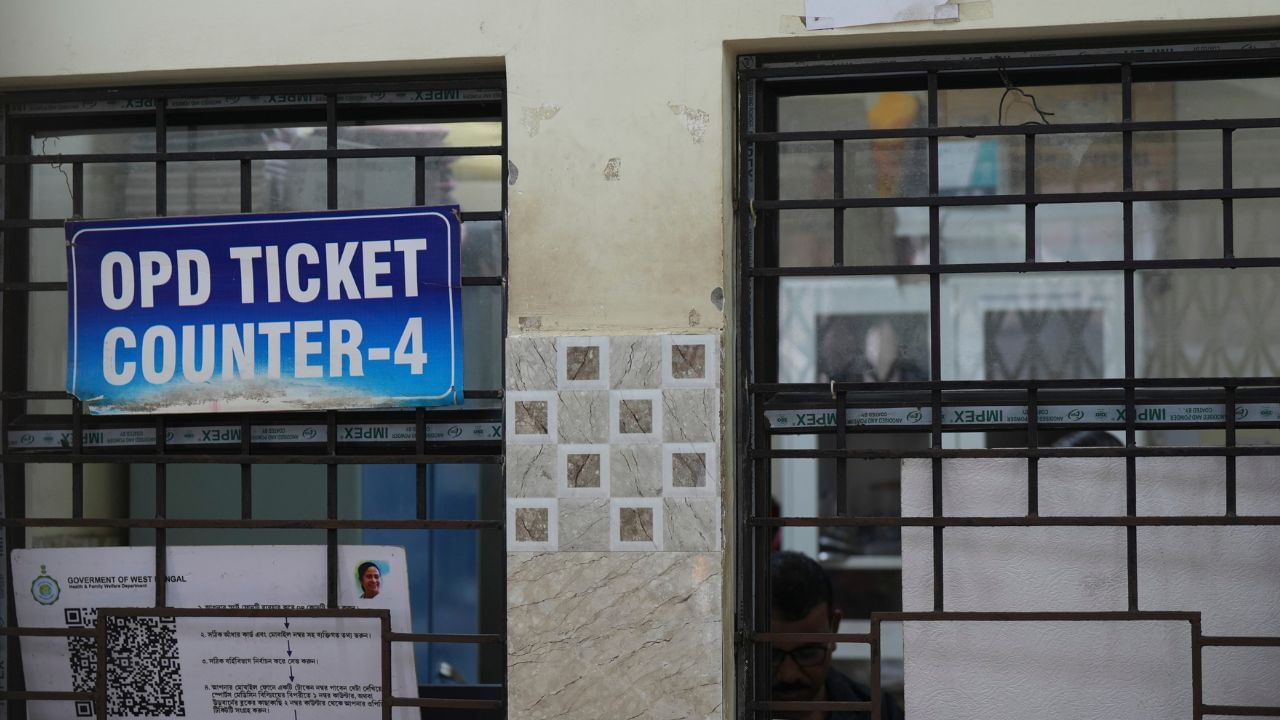 Kerala Doctors Strike: രോഗികളുടെ ശ്രദ്ധയ്ക്ക്…; മെഡിക്കൽ കോളജുകളിൽ ഇന്ന് ഒപി ബഹിഷ്‌കരിച്ച് ഡോക്ടർമാരുടെ സമരം