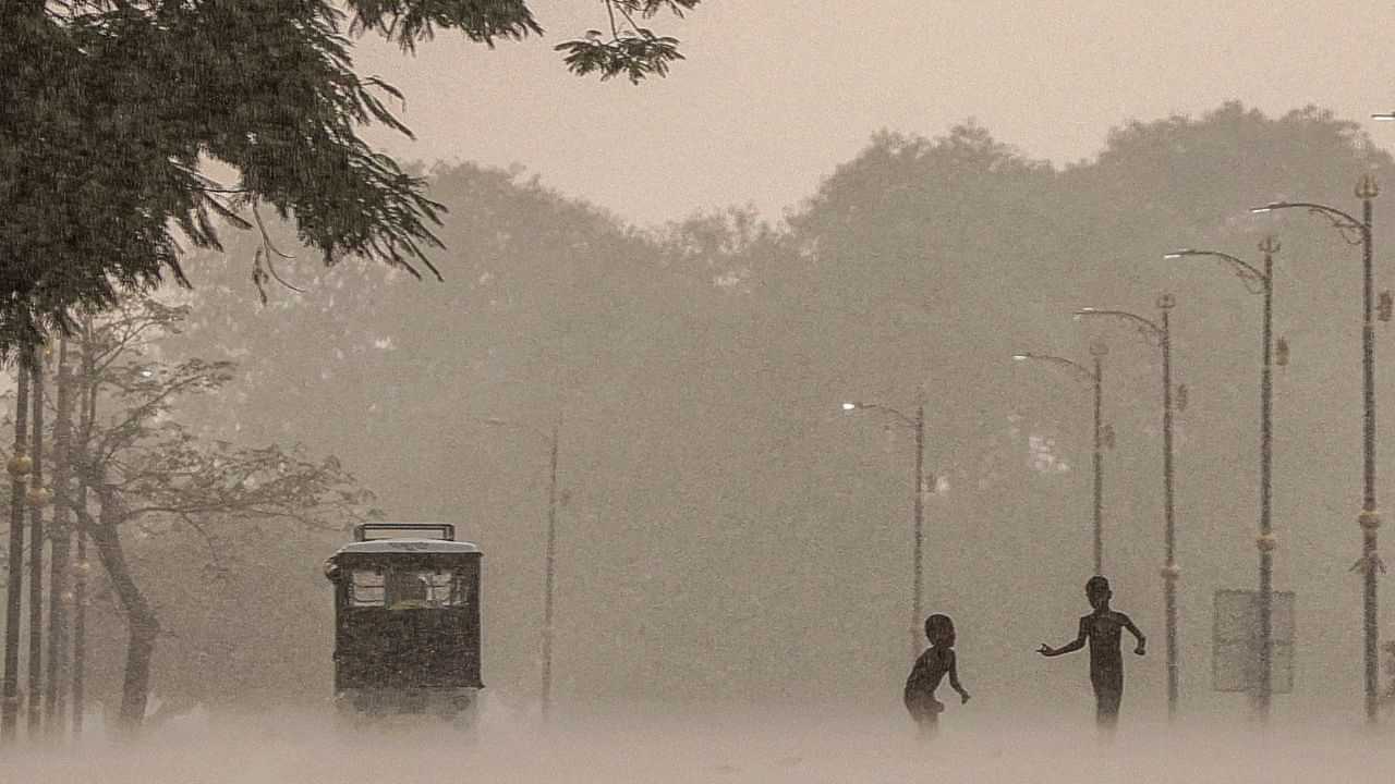 Kerala Rain alert: വിവിധ ജില്ലകളിൽ ഓറഞ്ച് അലർട്ട്... ഇന്ന് ഇടിവെട്ടി മഴ പെയ്യും, ഒപ്പം ശക്തമായ കാറ്റും