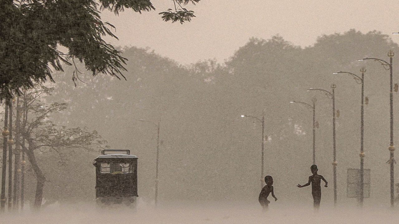 Kerala Rain alert: വിവിധ ജില്ലകളിൽ ഓറഞ്ച് അലർട്ട്… ഇന്ന് ഇടിവെട്ടി മഴ പെയ്യും, ഒപ്പം ശക്തമായ കാറ്റും