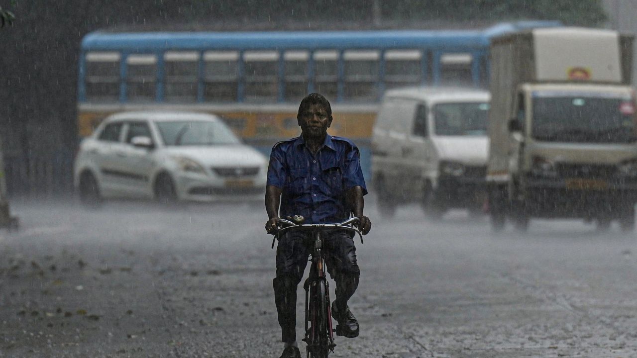 Kerala Rain alert: പകൽ താപനില ഉയരും… മഴ മുന്നറിയിപ്പും കാലാവസ്ഥാ മാറ്റവും ഇങ്ങനെ..