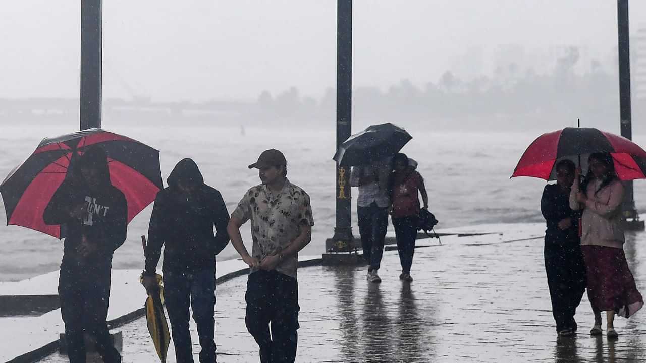 Kerala Rain Alert: മഴ അതിശക്തം: കേരള തീരത്ത് ചക്രവാതചുഴി; സംസ്ഥാനത്തെ എല്ലാ ജില്ലകളിലും മുന്നറിയിപ്പ്