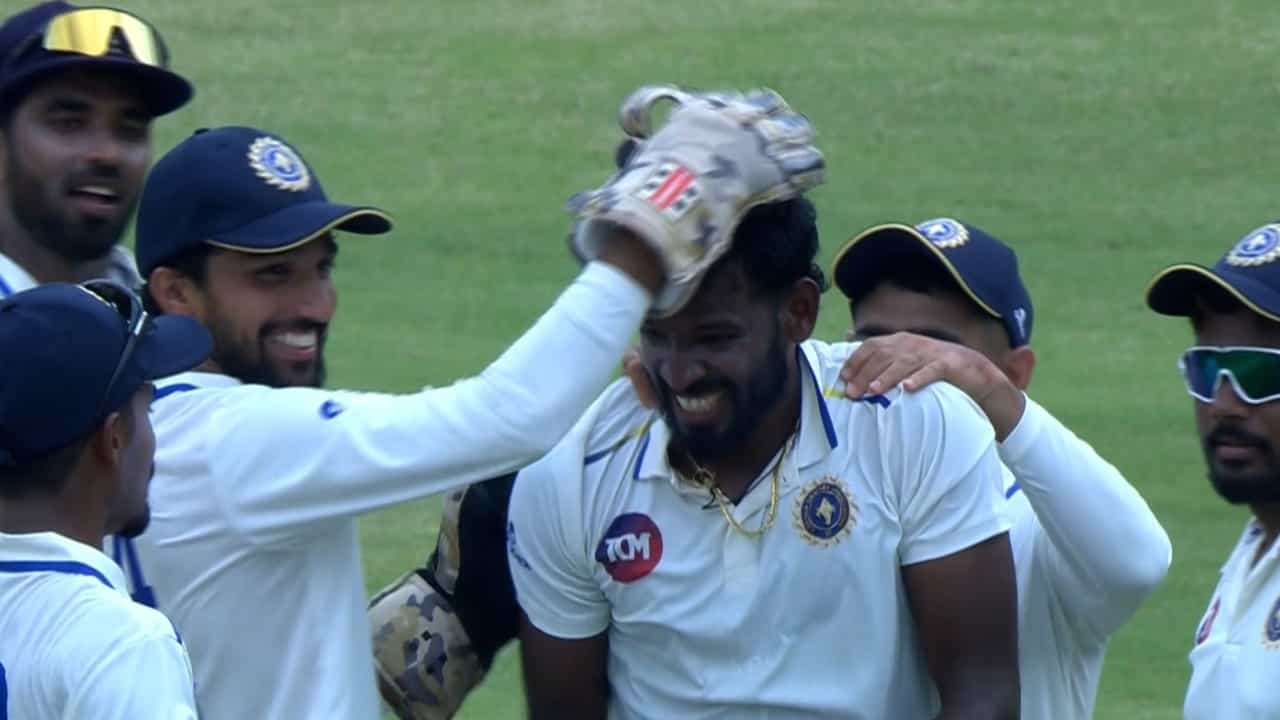 Ranji Trophy 2025-26: 100 കടക്കില്ലെന്ന് കരുതിയ മഹാരാഷ്ട്ര 200 കടന്ന് മുന്നോട്ട്‌; വാലറ്റത്തിന്റെ ധീരമായ ചെറുത്തുനില്‍പ്‌