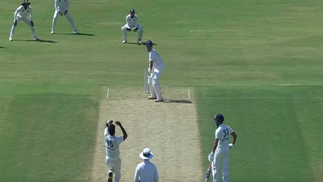 Ranji Trophy 2025-26: കാര്യവട്ടത്ത് പൂജ്യമഴ, മഹാരാഷ്ട്രയുടെ ടോപ് ഓര്ഡര്മാര്ക്കെല്ലാം സീറോ അക്കൗണ്ട്; കേരളം പണി തുടങ്ങി Ranji Trophy 2025-26: കാര്യവട്ടത്ത് പൂജ്യമഴ, മഹാരാഷ്ട്രയുടെ ടോപ് ഓര്ഡര്മാര്ക്കെല്ലാം സീറോ അക്കൗണ്ട്; കേരളം പണി തുടങ്ങി