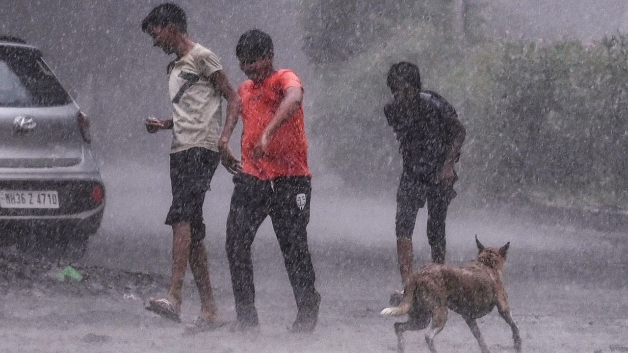 Kerala Rain Alert: ജാ​ഗ്രതാ… വരുന്നൂ പേമാരി! വിവിധ ജില്ലകളിൽ ഓറഞ്ച്, യെല്ലോ അലർട്ട്, ഇടിമിന്നൽ ജാ​ഗ്രത