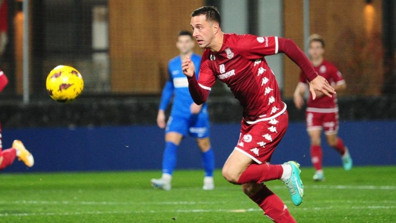 Kerala Blasters: പുതിയ സ്ട്രൈക്കറെ ടീമിലെത്തിച്ച് ബ്ലാസ്റ്റേഴ്സ്; സ്പാനിഷ് ഫോർവേഡ് എത്തുന്നത് ഒരു സീസണിലേക്കുള്ള കരാറിൽ