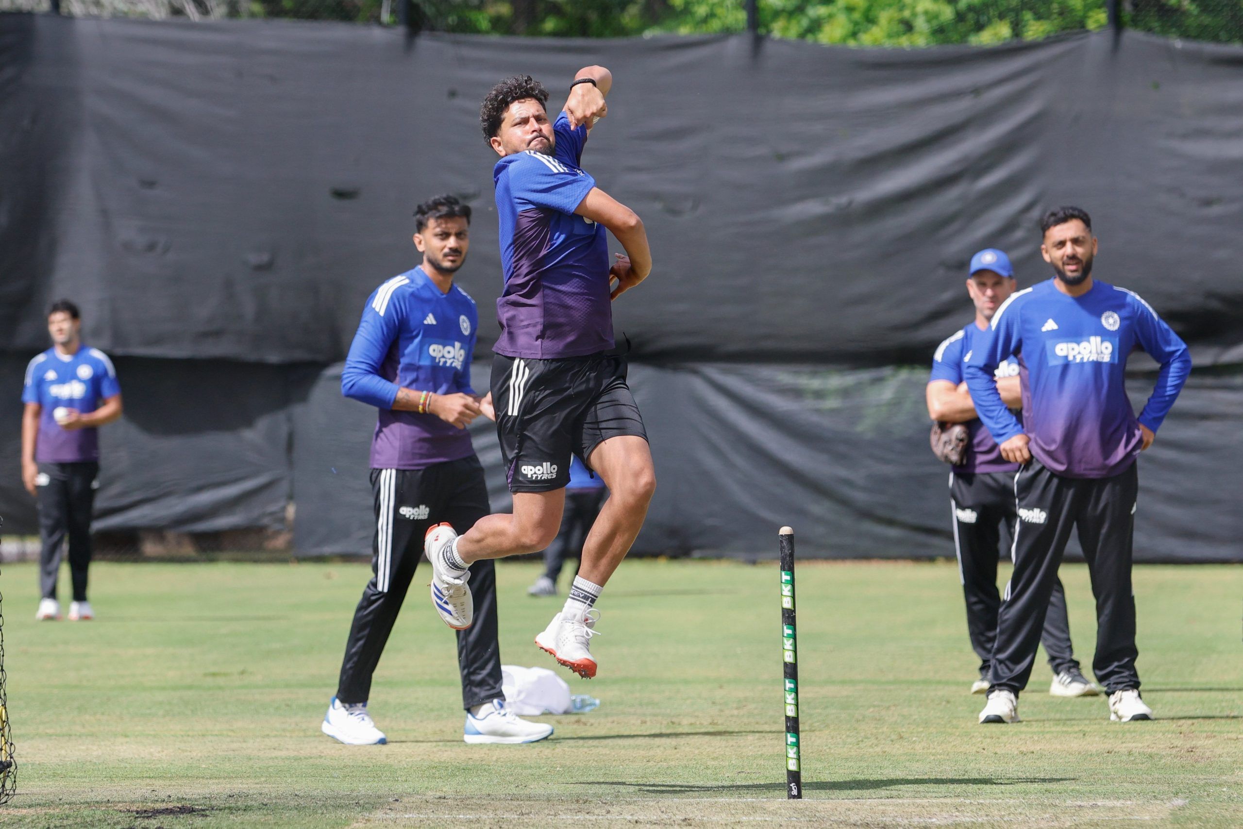 ഇന്ത്യൻ സമയം ഉച്ചകഴിഞ്ഞ് 1.45ന് മത്സരം ആരംഭിക്കും. പരമ്പരയുടെ സംപ്രേഷണാവകാശം സ്വന്തമാക്കിയിരിക്കുന്നത് സ്റ്റാർ ആണ്. ടെലിവിഷൻ പ്രേക്ഷകർക്ക് സ്റ്റാർ സ്പോർട്സിലും ഒടിടി പ്രേക്ഷകർക്ക് ജിയോഹോട്ട്സ്റ്റാർ ആപ്പിലും വെബ്സൈറ്റിലും മത്സരങ്ങൾ തത്സമയം കാണാം.
