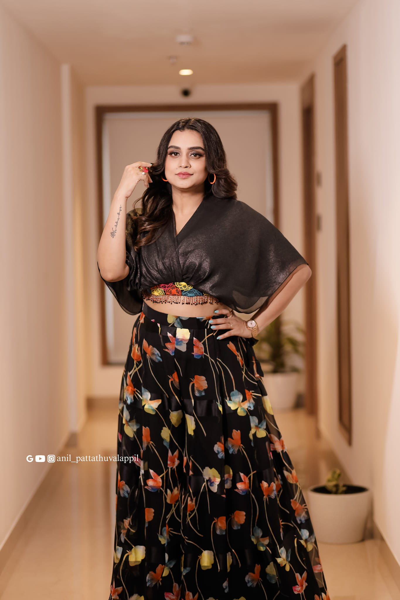 പുതിയ കണ്ടന്റ് വേണ്ടേ, അനുമോൾ ഫ്രഷ് കണ്ടന്റ് കൊടുക്കുകയാണെന്നും ലക്ഷ്മി പറഞ്ഞു. ഓൺലൈൻ ചാനലിനോട് സംസാരിക്കുകയായിരുന്നു താരം. അനീഷിന് അനുമോളുടെ മേൽ ഒരു കണ്ണുണ്ടോ എന്ന ചോദ്യത്തിന് തനിക്ക് എന്താണ് പ്രശ്നമെന്നാണ് ലക്ഷ്മി ചോദിക്കുന്നത്.