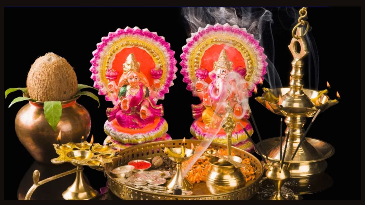 Diwali 2025: ശ്രദ്ധിക്കൂ..! 7മണിക്ക് ലക്ഷ്മിപൂജയ്ക്കൊപ്പം ഈ ശക്തിമന്ത്രങ്ങൾ ജപിക്കാൻ മറക്കരുത്