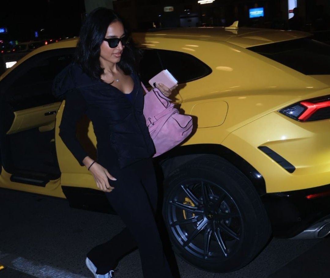 24 വയസുകാരിയായ മോഡലും ഇൻഫ്ലുവൻസറുമാണ് മഹിയേക ശർമ്മ. പ്രമുഖ ഫാഷൻ ഡിസൈനർമാരുമായി താരം വർക്ക് ചെയ്തിട്ടുണ്ട്. ജന്മദിനാഘോഷങ്ങൾക്കുള്ള യാത്രക്കായി ഇരുവരും ഒരുമിച്ച് മുംബൈ എയർപോർട്ടിലെത്തിയിരുന്നു. ഇതോടെ ഡേറ്റിങ് ഏറെക്കുറെ സ്ഥിരീകരിക്കപ്പെട്ടത്.