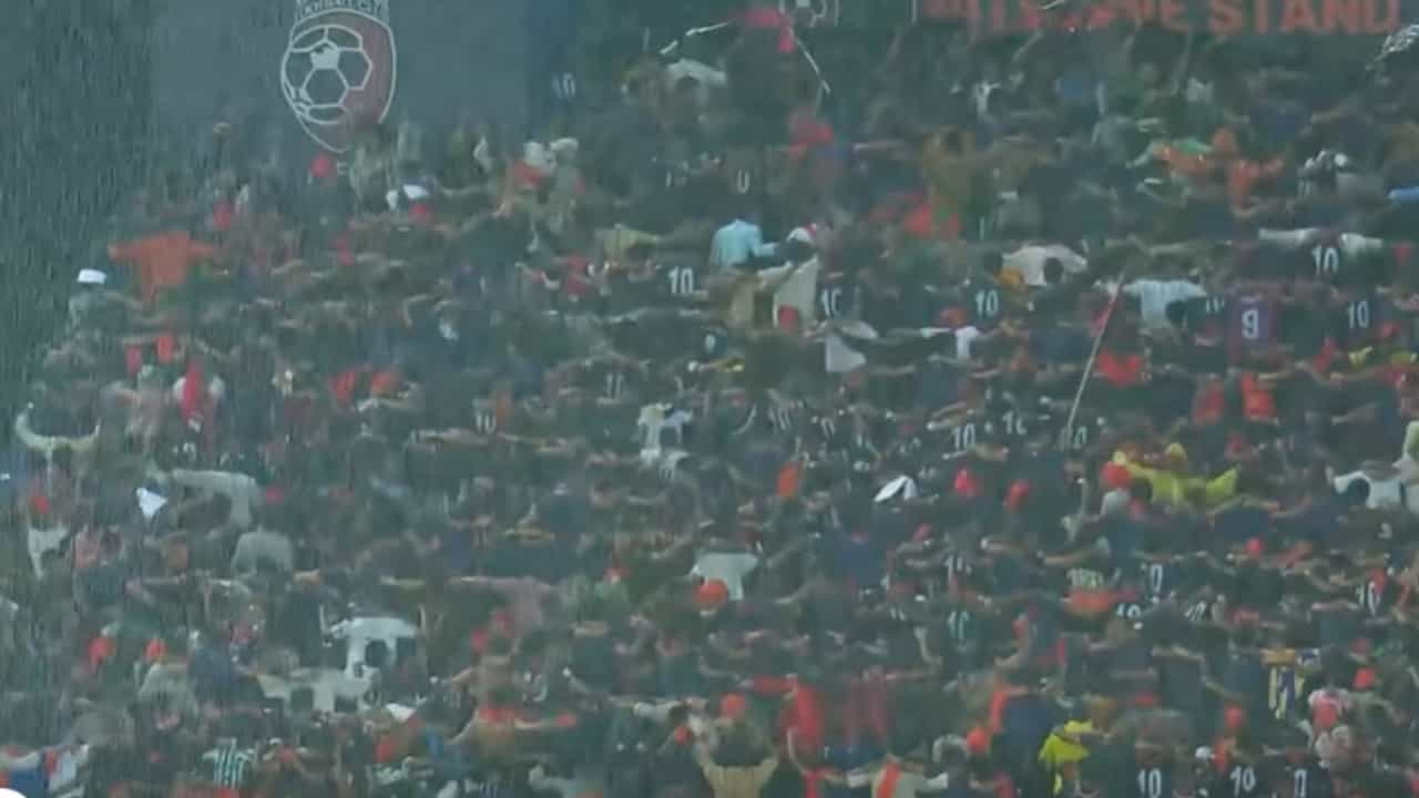 Super League Kerala 2025: ഇതാണ് കേരളത്തിൻ്റെ ഫുട്ബോൾ ലഹരി; പയ്യനാട് കാണികൾ വൈറൽ Super League Kerala 2025: ഇതാണ് കേരളത്തിൻ്റെ ഫുട്ബോൾ ലഹരി; പയ്യനാട് കാണികൾ വൈറൽ