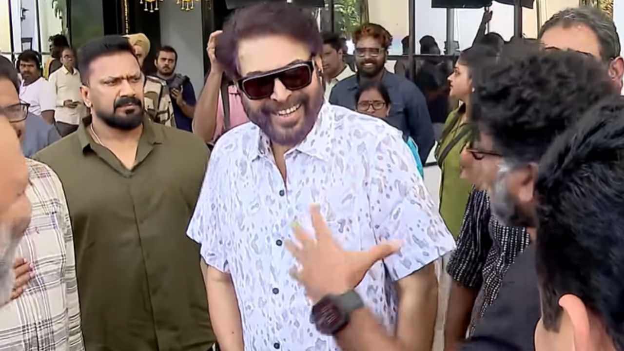 Mammootty: ഓർത്തവർക്കും സ്നേഹിച്ചവർക്കും നന്ദി; പ്രിയപ്പെട്ട ഇടത്തേക്ക് പുഞ്ചിരിയോടെ മമ്മൂട്ടിയുടെ തിരിച്ചുവരവ് Mammootty: ഓർത്തവർക്കും സ്നേഹിച്ചവർക്കും നന്ദി; പ്രിയപ്പെട്ട ഇടത്തേക്ക് പുഞ്ചിരിയോടെ മമ്മൂട്ടിയുടെ തിരിച്ചുവരവ്