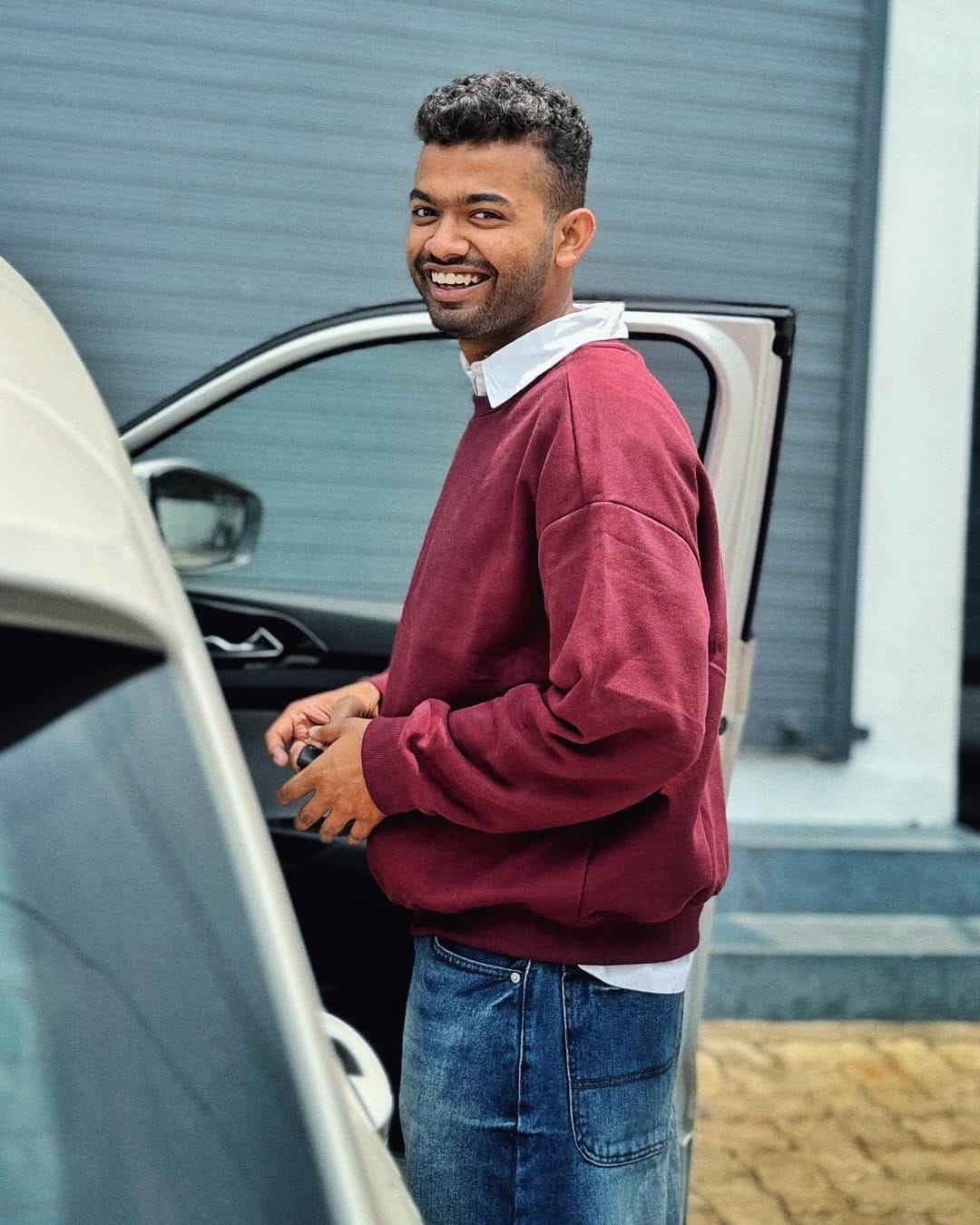 പേർളി മണിക്ക് നൽകിയ അഭിമുഖത്തിലായിരുന്നു മാത്യു ഇക്കാര്യം തുറന്നുപറഞ്ഞത്.  വിഷമം പറയാൻ പോലും തനിക്ക് ഒരു ലവ് ഇല്ലെന്നും തന്നെക്കാളും ചെറിയ പിള്ളേരൊക്കെ അടിച്ചുപൊളിക്കുന്നത് കാണുമ്പോൾ കൊതിയാകുമെന്നും മാത്യു തമാശ രൂപേണ പറഞ്ഞു. 
