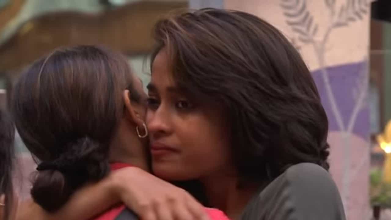 Bigg Boss Malayalam Season 7: മത്സരാർത്ഥികളെ ഞെട്ടിച്ച് മിഡ്വീക്ക് എവിക്ഷൻ; ആദില പുറത്തേക്കെന്ന് സൂചന Bigg Boss Malayalam Season 7: മത്സരാർത്ഥികളെ ഞെട്ടിച്ച് മിഡ്വീക്ക് എവിക്ഷൻ; ആദില പുറത്തേക്കെന്ന് സൂചന