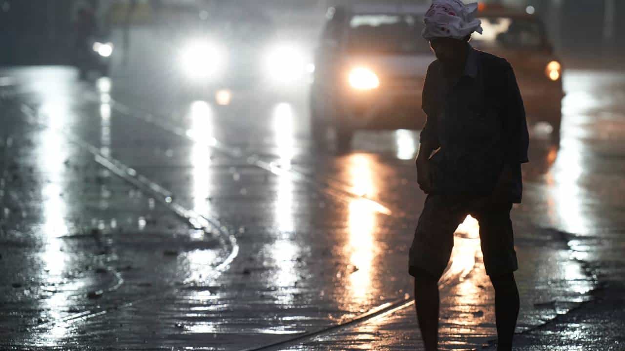 Montha Cyclone: മോൻത ചുഴലിക്കാറ്റ് ശക്തിപ്രാപിക്കും; ഈ സംസ്ഥാനങ്ങളിൽ അതീവ ജാഗ്രത; കേരളത്തിൽ‌ 3 ജില്ലകളിൽ ഓറഞ്ച് അലേർട്ട്