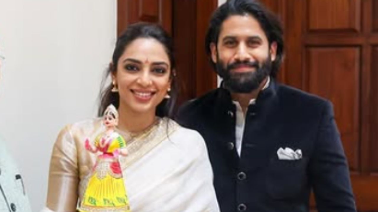 ഏറെ ആരാധകരുള്ള താര ദമ്പതികൾ ആണ് നാഗ ചൈതന്യയും ശോഭിതയും. ഇരുവരും ഒന്നിച്ച് വരുന്ന വേദികളിൽ എല്ലാം പാപ്പരാസികളുടെ ക്യാമറ കണ്ണുകൾ ഏറ്റവും കൂടുതൽ പകർത്തുക ഈ താര ജോഡികളെയാണ്. വിവാഹശേഷം നൽകിയ പല ഇന്റർവ്യൂകൾക്കും ഇപ്പോഴും കാഴ്ചക്കാർ ഏറെയാണ്. (Photo credit: Social media)