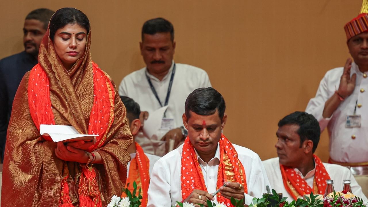 Gujarat Cabinet: രവീന്ദ്ര ജഡേജയുടെ ഭാര്യയും മന്ത്രിക്കസേരയിൽ; ഗുജറാത്ത് മന്ത്രിസഭ പുനസംഘടിപ്പിച്ചു