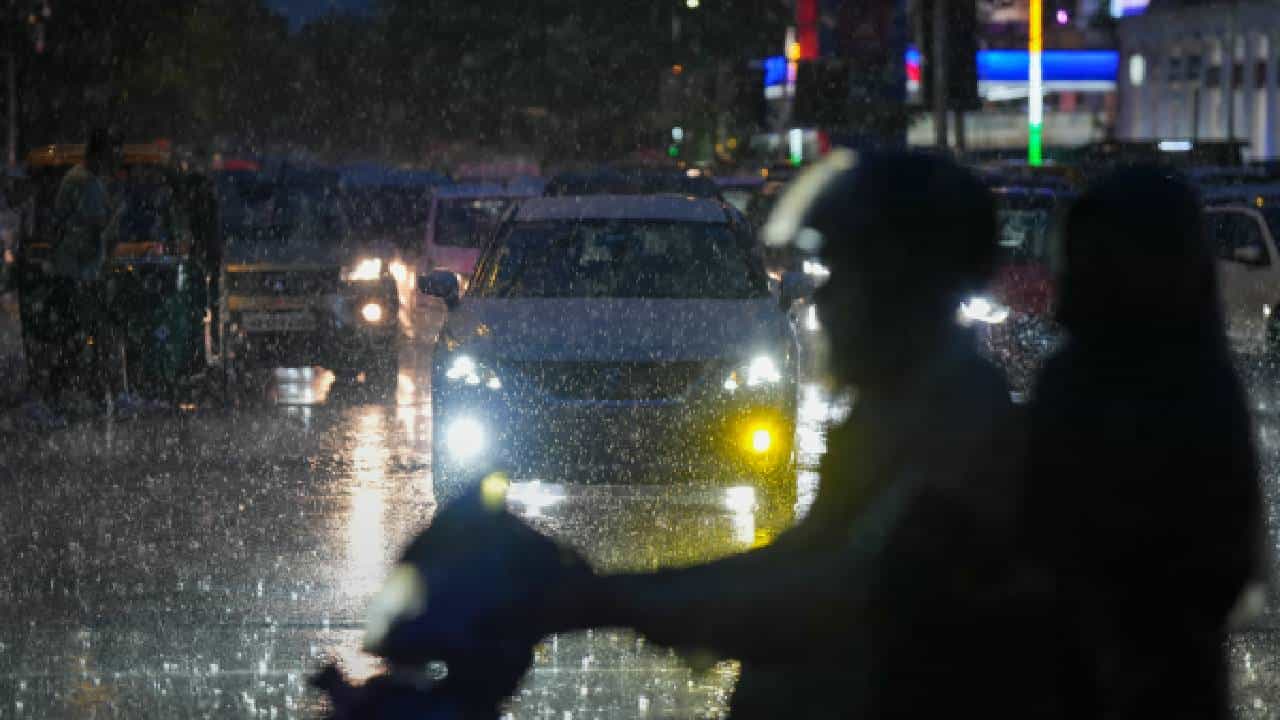 Kerala Rain Alert: പെരുമഴ തന്നേ..! ഇന്ന് 4 ജില്ലകളിൽ ഓറഞ്ച് അലർട്ട്, 10 ജില്ലകളിൽ യെല്ലോ, ഇടിമിന്നൽ ജാ​ഗ്രത