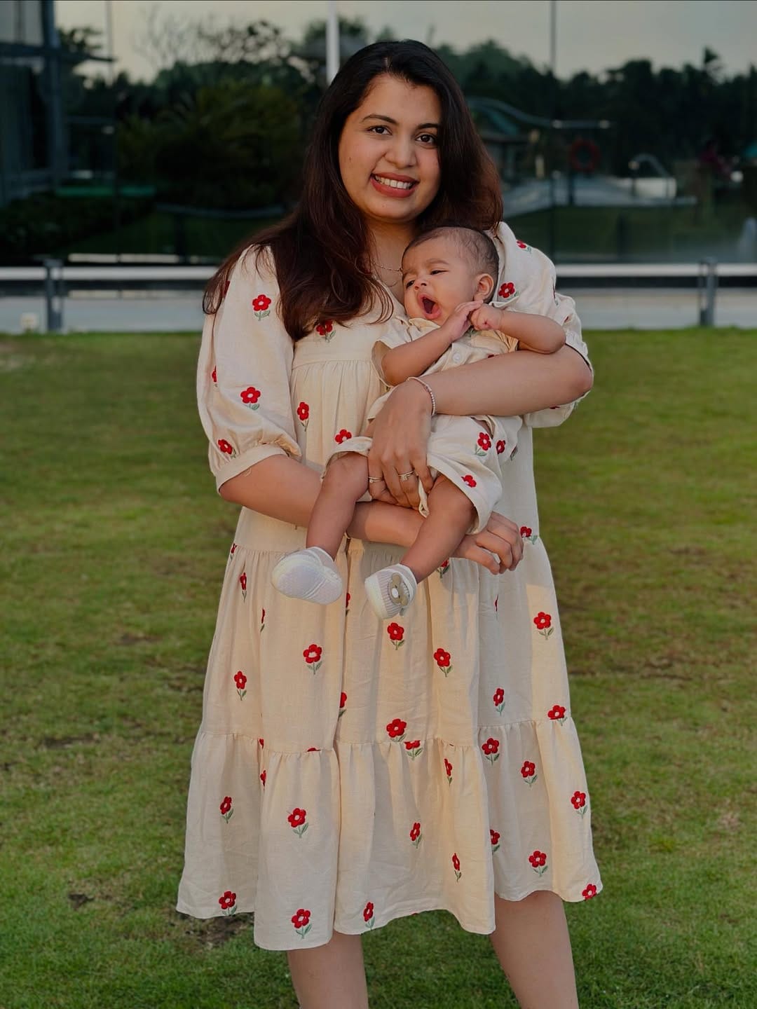 ദിയയുടേയും അഹാന കൃഷ്ണയുടേയും സോഷ്യൽ മീഡിയയിലൂടെ മലയാളികൾക്ക് സുപരിചിതയാണ് തൻവി സുധീർ ഘോഷ്. സിന്ധുവിന്റെ സഹോദരിയുടെ മകളാണ് തൻവി. സോഷ്യൽ മീഡിയയിൽ സജീവമായ തൻവി തന്റെ സ്വകാര്യ ജീവിതത്തെ കുറിച്ച് തുറന്നുപറഞ്ഞിരുന്നു. (Image Credits: Instagram Tanvi Sudheer Ghosh)
