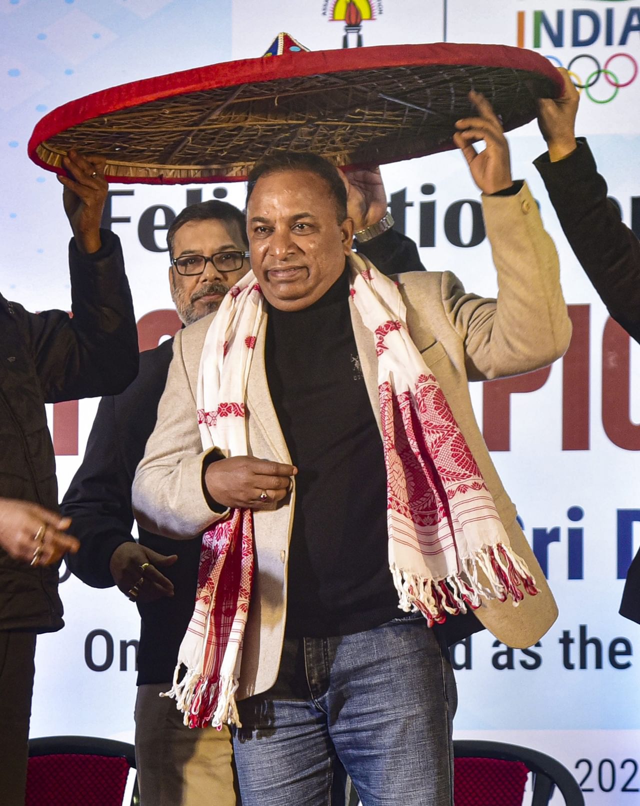 "ഒരു മാസത്തിന് ശേഷവും ട്രോഫി കൈമാറാത്തതിൽ ഞങ്ങൾ അസന്തുഷ്ടരാണ്. 10 ദിവസം മുൻപ് ഞങ്ങൾ ഐസിസി ചെയർമാന് കത്തെഴുതിയിരുന്നു. പക്ഷേ, അവരുടെ നിലപാടിൽ മാറ്റമൊന്നുമുണ്ടായില്ല." വിഡിയോ അഭിമുഖത്തിൽ ദേവജിത് സൈകിയ പറഞ്ഞു.