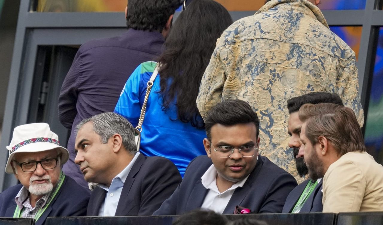 പാകിസ്താൻ ക്രിക്കറ്റ് ബോർഡ്, ഏഷ്യൻ ക്രിക്കറ്റ് കൗൺസിൽ ചെയർമാനായ മൊഹ്സിൻ നഖ്വിക്കെതിരെ ബിസിസിഐ. എസിസി യോഗത്തിൽ നഖ്വി ഉരുണ്ടുകളിച്ചെന്നും ട്രോഫി നേടിയ ഇന്ത്യയെ അഭിനന്ദിക്കാൻ പോലും തയ്യാറായില്ലെന്നും ബിസിസിഐ ആരോപിച്ചു. (Image Credits- PTI)