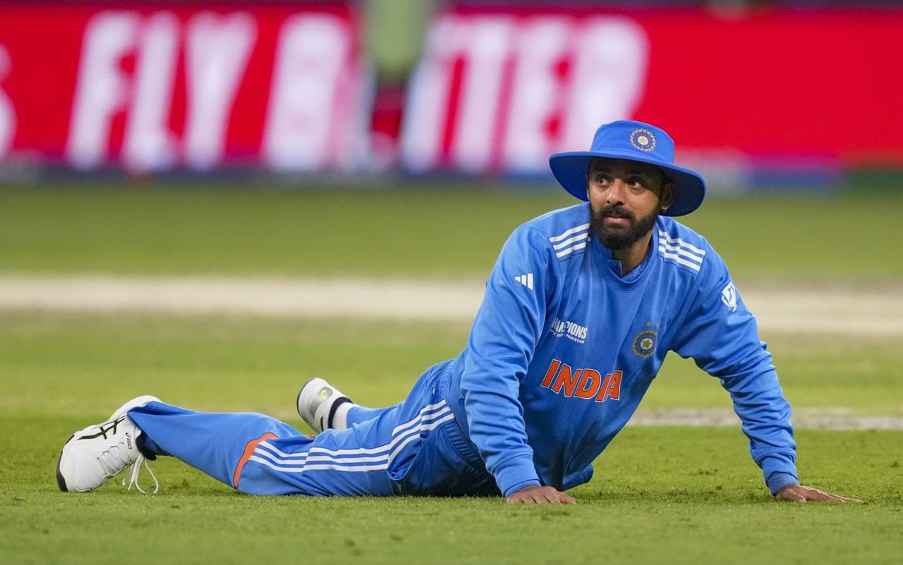 "ഒരു ടൂർണമെൻ്റ് തുടങ്ങുമ്പോൾ എൻ്റെ തുടക്കം മോശമായിരിക്കും. ഞാൻ രാത്രി മുഴുവൻ കരയും. നാളെ എന്ത് സംഭവിക്കുമെന്നറിയില്ലല്ലോ എന്നാവും എൻ്റെ ചിന്ത. എല്ലാ ടൂർണമെൻ്റിലും ഇത് നടക്കാറുണ്ട്. ഏഷ്യാ കപ്പിൻ്റെ സമയത്തും ഇത് സംഭവിച്ചു.'- വരുൺ വെളിപ്പെടുത്തി.