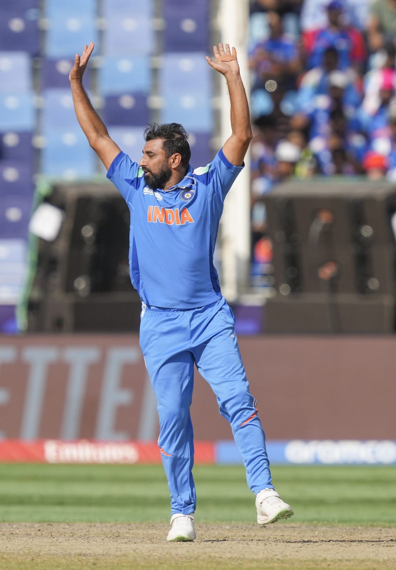 "എൻ്റെ ഫിറ്റ്നസ് നല്ലതാണ്. കളിക്കാതിരിക്കുമ്പോൾ കൂടുതൽ നന്നായി തയ്യാറാവണം. അതുകൊണ്ട് ഞാൻ ഉത്സാഹത്തിലാണ്. ഞാൻ ദുലീപ് ട്രോഫി കളിച്ചു. എൻ്റെ താളം നല്ലതാണ്. 35 ഓവർ എറിഞ്ഞു. ഫിറ്റ്നസുമായി ബന്ധപ്പെട്ട് ഒരു പ്രശ്നവും എനിക്കില്ല. ഞാൻ നല്ല കംഫർട്ടബിളാണ്."