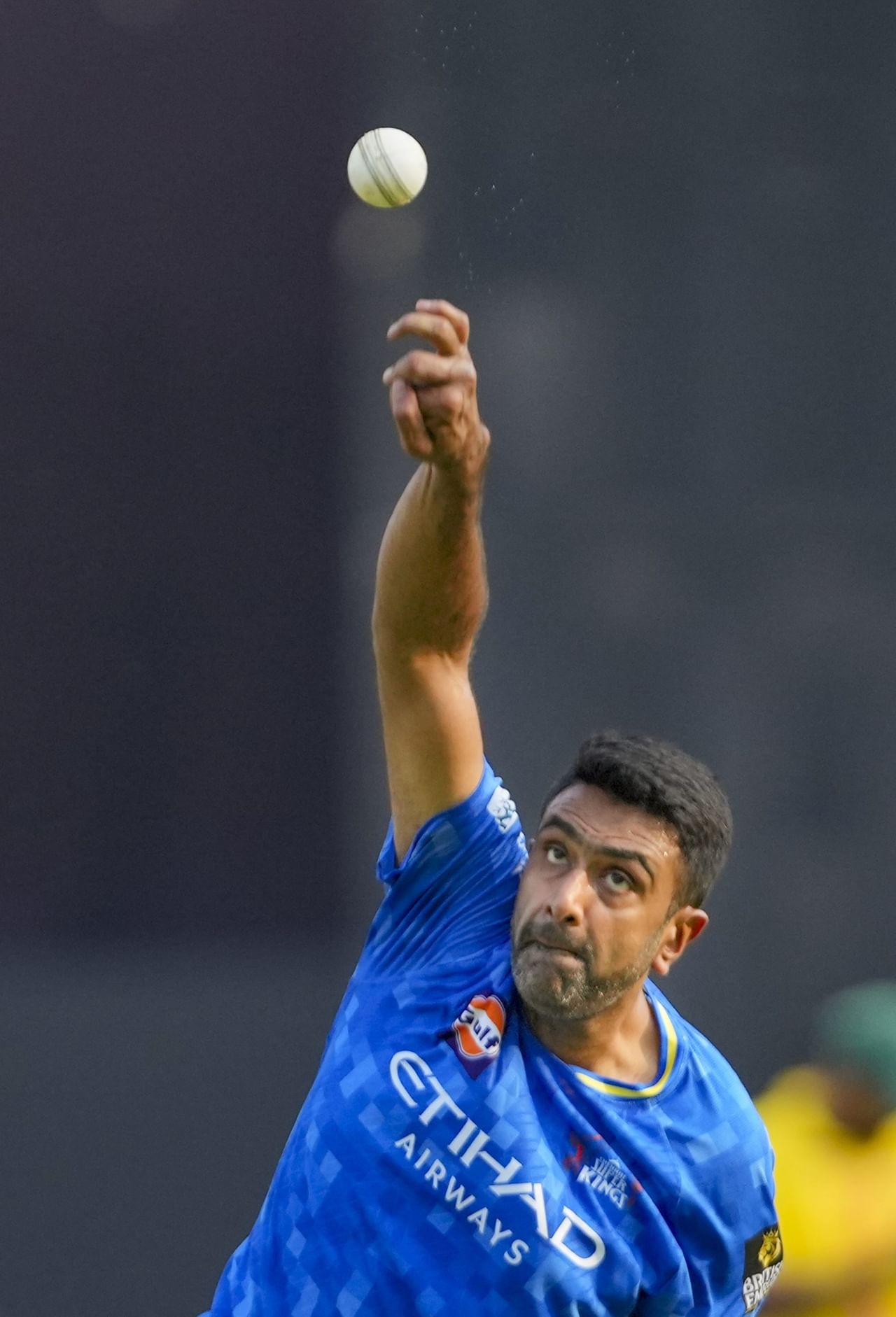 "പരോക്ഷമായി എന്തെങ്കിലും പറഞ്ഞാൽ അത് വാർത്തയാവുമെന്നത് ഞാൻ ശ്രദ്ധിച്ചു. അതുകൊണ്ട് തന്നെ ഒരാളോട് പോയി താൻ ഈ സാഹചര്യങ്ങളിലൂടെയാണ് കടന്നുപോകുന്നതെന്ന് പറയാൻ താരങ്ങൾക്ക് അത്ര ആത്മവിശ്വാസമില്ല. ഷമി പറഞ്ഞത് തന്നെ ഇതിൻ്റെ ഉദാഹരണമാണ്."