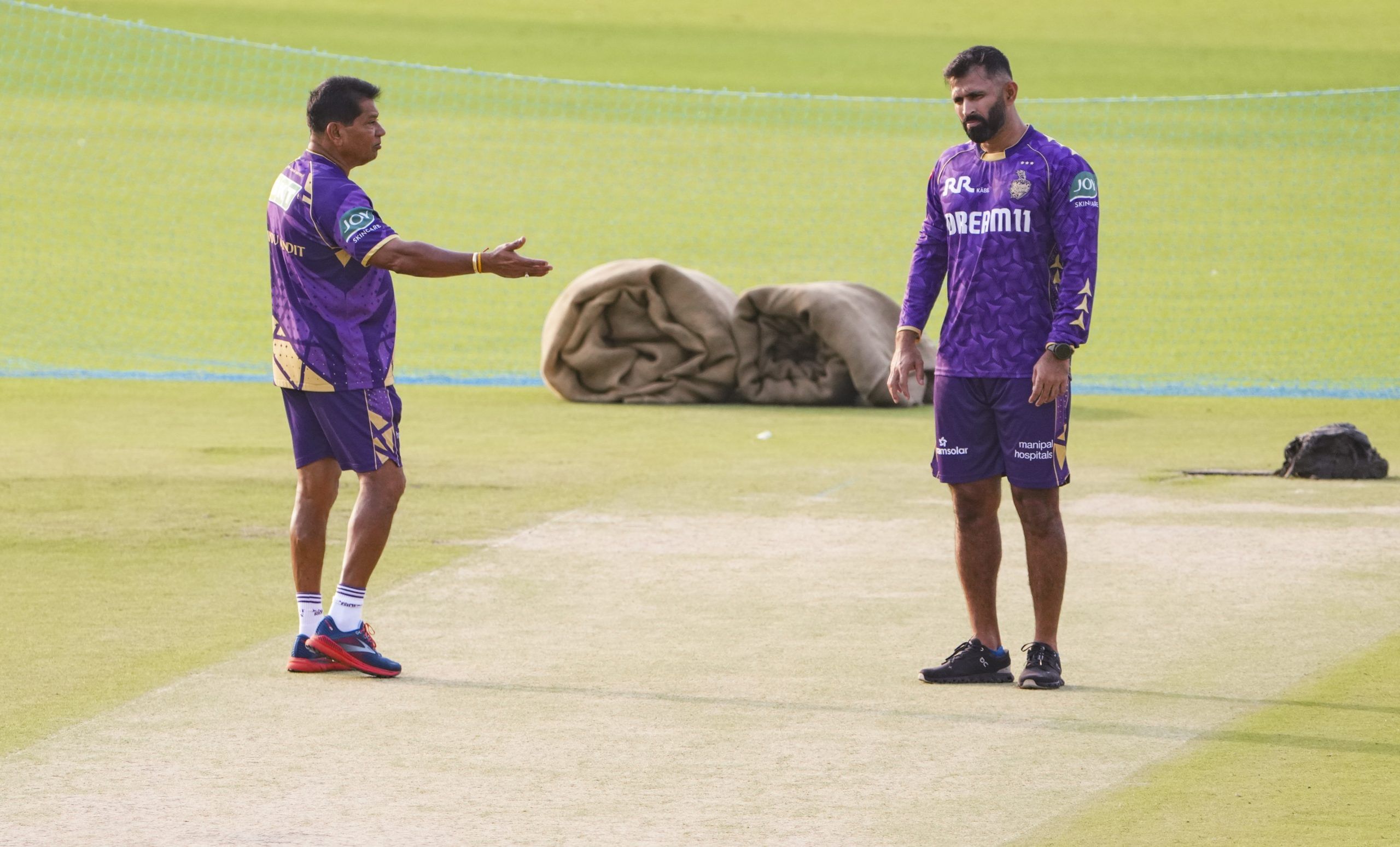 ചന്ദ്രകാന്ത് പണ്ഡിറ്റിന് കീഴിൽ 2024 സീസൺ ജേതാക്കളായിരുന്നു കൊൽക്കത്ത നൈറ്റ് റൈഡേഴ്സ്. എന്നാൽ, കഴിഞ്ഞ സീസണിൽ ഈ മികവ് തുടരാൻ കൊൽക്കത്തയ്ക്ക് സാധിച്ചില്ല. ഇതോടെയാണ് ചന്ദ്രകാന്ത് പണ്ഡിറ്റുമായി വേർപിരിയാൻ കൊലൽക്കത്ത മാനേജ്മെൻ്റ് തീരുമാനിച്ചത്. 
