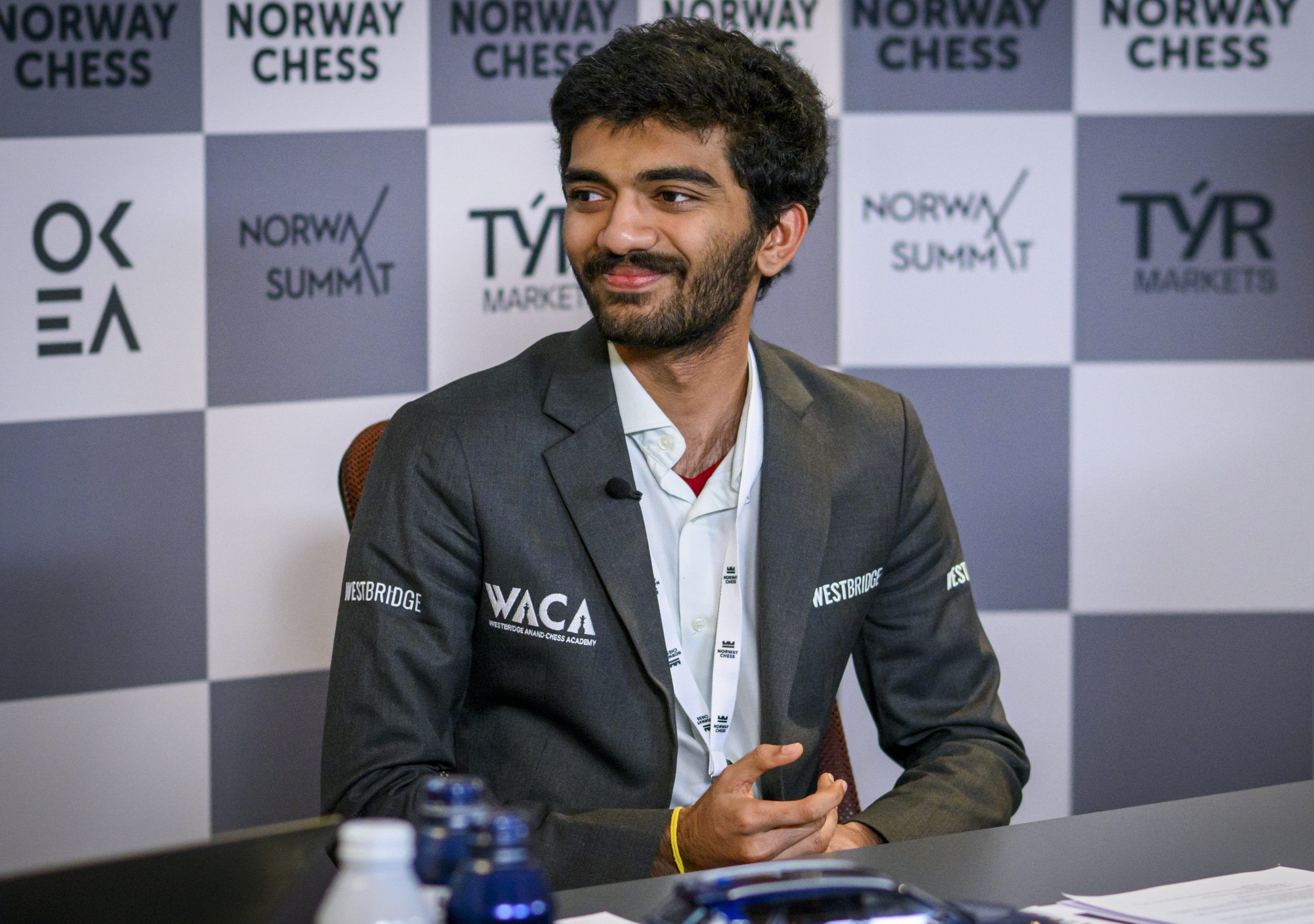 19 വയസുകാരനായ ഡി ഗുകേഷ് ചരിത്രത്തിലെ തന്നെ ഏറ്റവും പ്രായം കുറഞ്ഞ ലോക ചാമ്പ്യനാണ്. തമിഴ്നാട് സ്വദേശിയായ താരത്തിന് 2019ൽ ഗ്രാൻഡ് മാസ്റ്റർ ടൈറ്റിൽ ലഭിച്ചു. 2024ലാണ് താരം ലോക ചാമ്പ്യനായത്. നിലവിൽ 11ആം റാങ്കിലാണ് ഗുകേഷ്. മാർച്ചിൽ മൂന്നാം റാങ്കിലെത്തിയിരുന്നു. 
