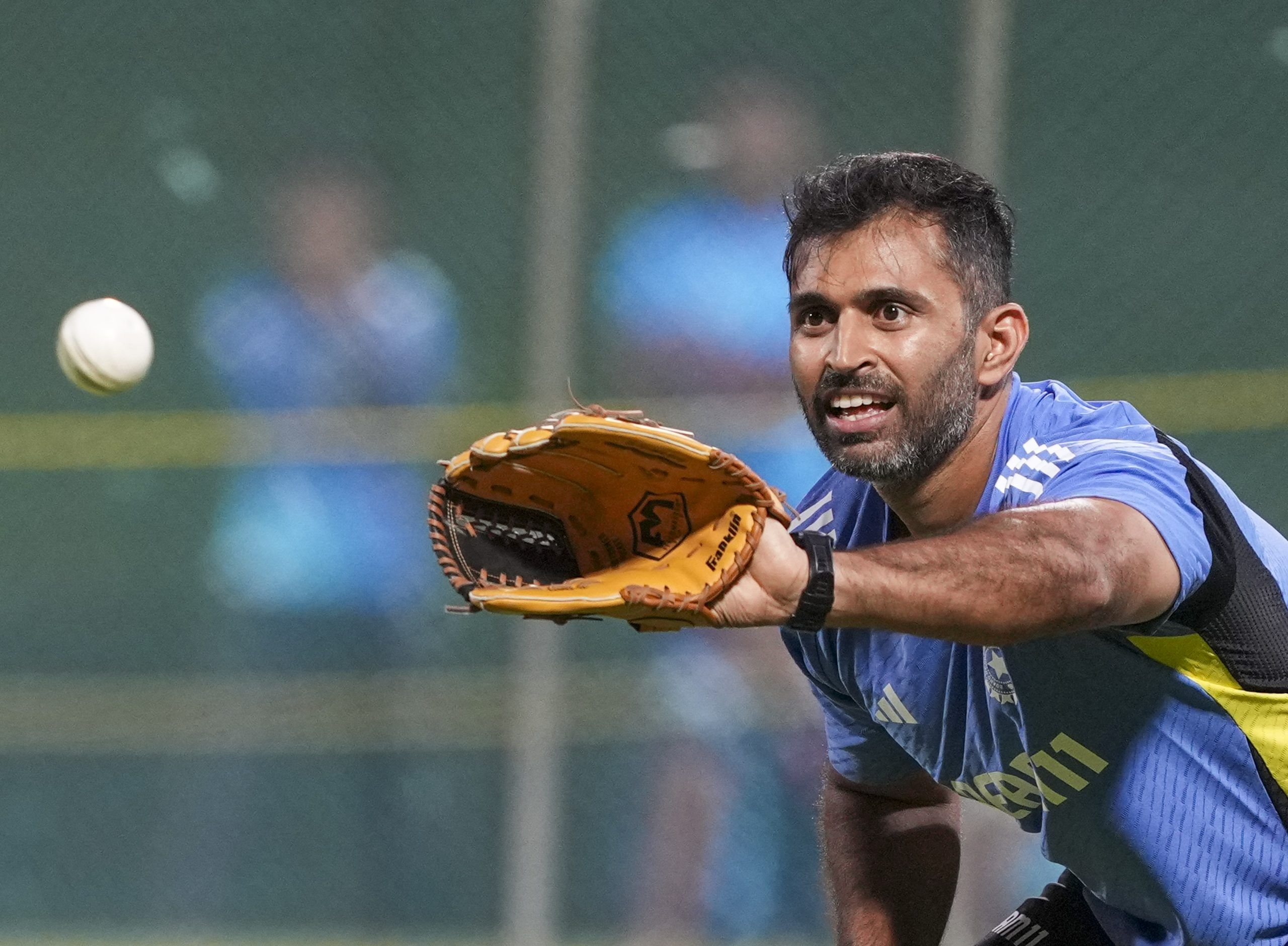 കഴിഞ്ഞ സീസണിൽ കൊൽക്കത്ത നൈറ്റ് റൈഡേഴ്സിനൊപ്പം അഭിഷേക് നായർ ഉണ്ടായിരുന്നില്ല. ഇന്ത്യൻ ടീമിൻ്റെ സഹപരിശീലകനായതോടെയാണ് താരം കൊൽക്കത്ത സെറ്റപ്പിൽ നിന്ന് പുറത്തായത്. അടുത്തിടെ ഇന്ത്യൻ സഹപരിശീലകസ്ഥാനത്തുനിന്ന് താരത്തെ നീക്കിയിരുന്നു. 
