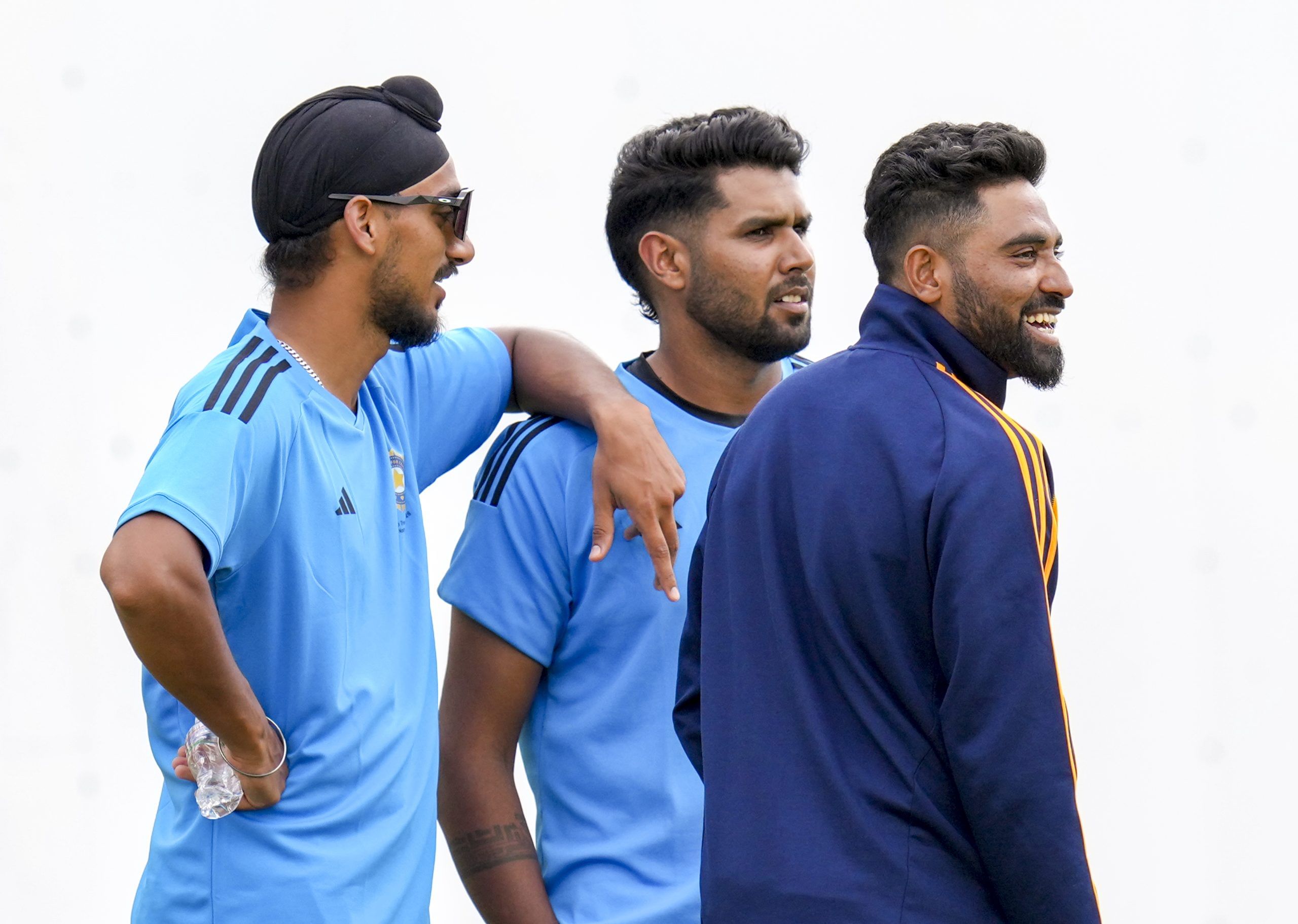 ടി20യിൽ ഇന്ത്യയുടെ ഏറ്റവും ഉയർന്ന വിക്കറ്റ് ടേക്കറാണ് അർഷ്ദീപ് സിംഗ്. ബാറ്റ് ചെയ്യാനറിയാവുന്ന പേസർ എന്നത് പരിഗണിച്ചാണ് ഗംഭീർ ഹർഷിതിനെ മൂന്ന് ഫോർമാറ്റിലും പരിഗണിക്കുന്നത്. ഓസ്ട്രേലിയക്കെതിരായ ഏകദിന പരമ്പരയിൽ താരം നല്ല പ്രകടനം നടത്തുകയും ചെയ്തു.
