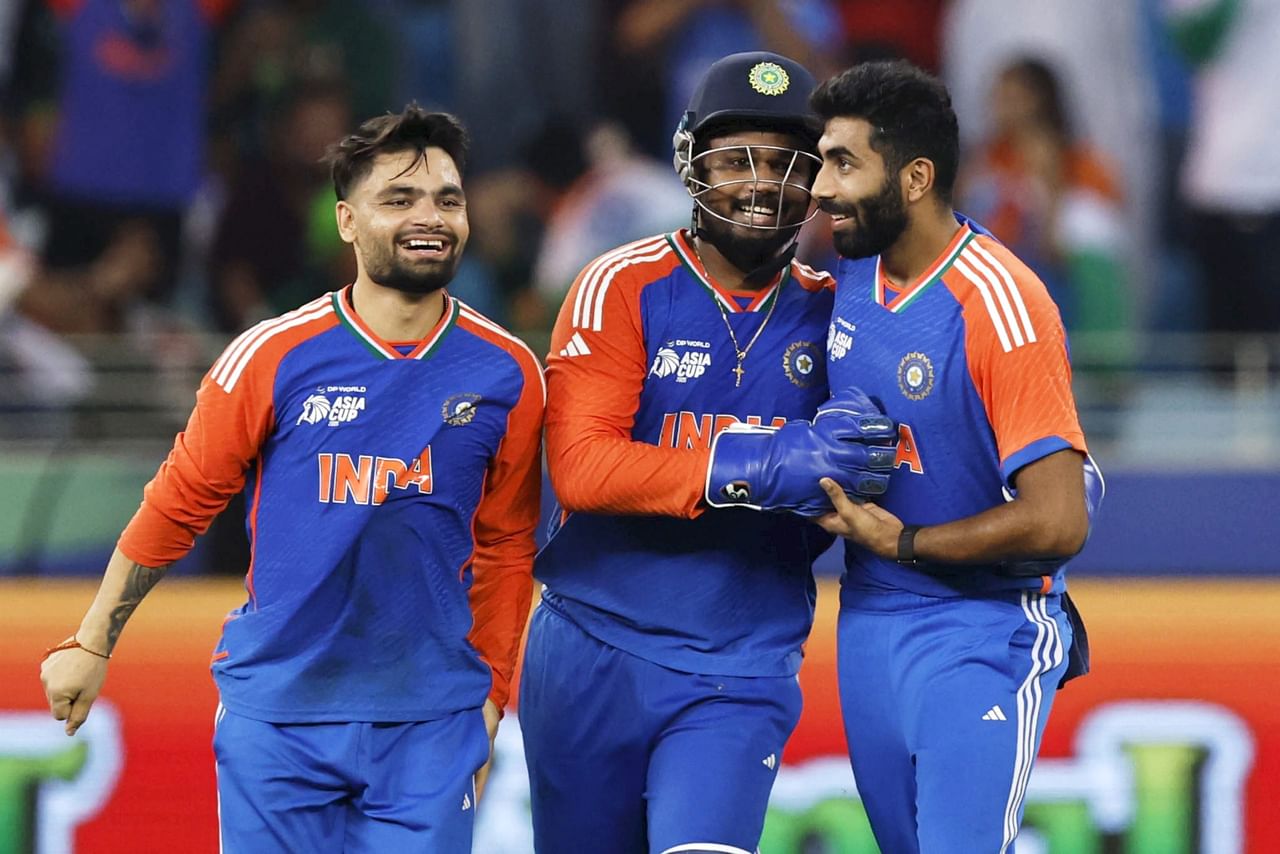 ഏഷ്യാ കപ്പിൽ ഇന്ത്യൻ താരങ്ങൾ പാകിസ്താൻ താരങ്ങൾക്ക് ഹസ്തദാനം നൽകിയിരുന്നില്ല. ഇത് ക്രിക്കറ്റ് ലോകത്ത് വലിയ ചർച്ചകൾക്ക് വഴിതെളിച്ചു. ഇതേ തുടർന്ന് പാക് താരങ്ങളുടെ പ്രകോപനവും കിരീടനേട്ടത്തിന് ശേഷമുണ്ടായ വിവാദങ്ങളുമൊക്കെ ചർച്ചയായി.