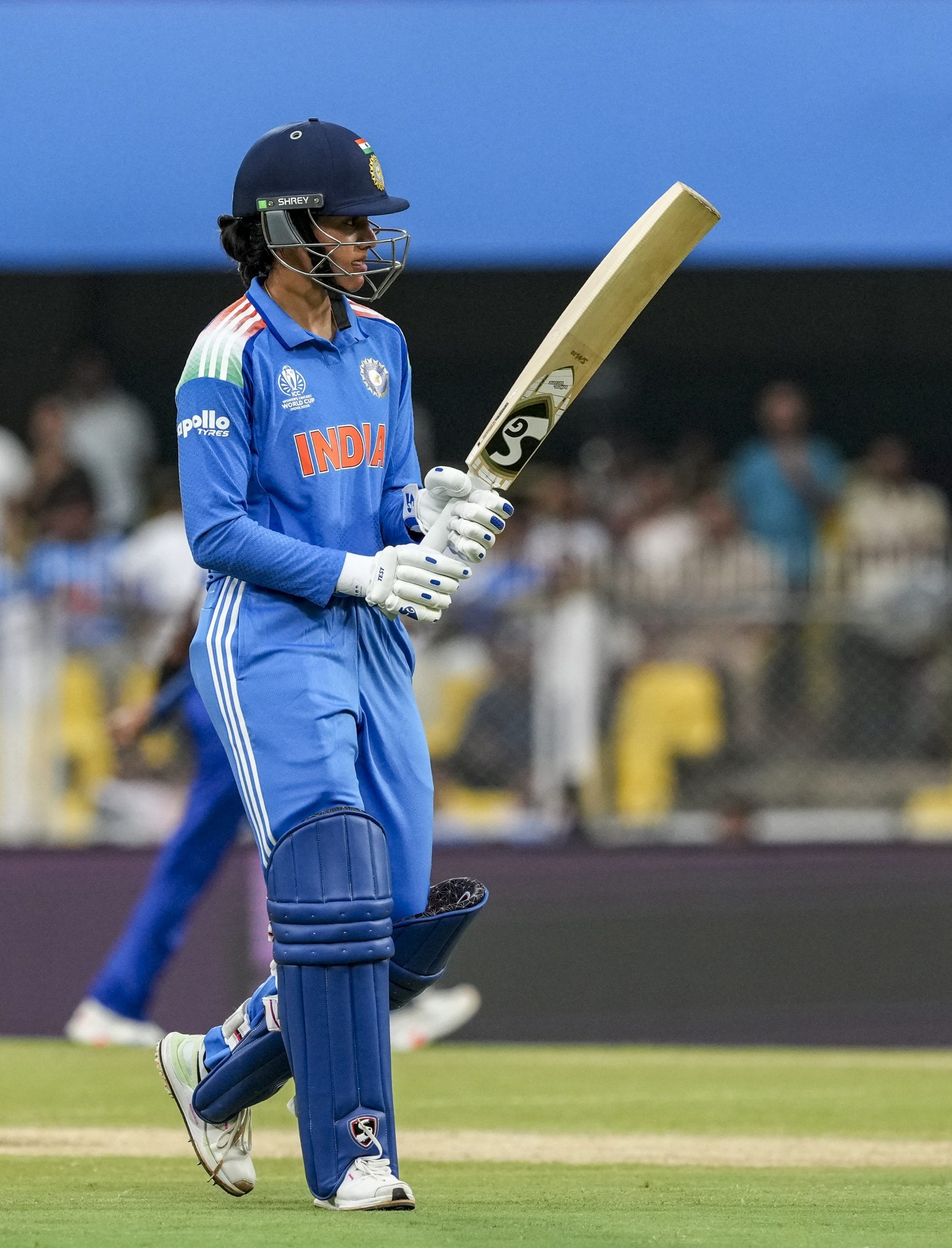 വനിതാ ഏകദിനത്തിൽ ഒരു വർഷം ഏറ്റവുമധികം റൺസ് നേടുന്ന താരമെന്ന റെക്കോർഡാണ് ഇന്ത്യൻ വൈസ് ക്യാപ്റ്റനെ കാത്തിരിക്കുന്നത്. ഓസ്ട്രേലിയൻ ഇതിഹാസതാരമായ ബെലിൻഡ ക്ലാർക്കിനെ മറികടക്കാൻ സ്മൃതി മന്ദനയ്ക്ക് വേണ്ടത് വെറും 12 റൺസ് മാത്രമാണ്. 
