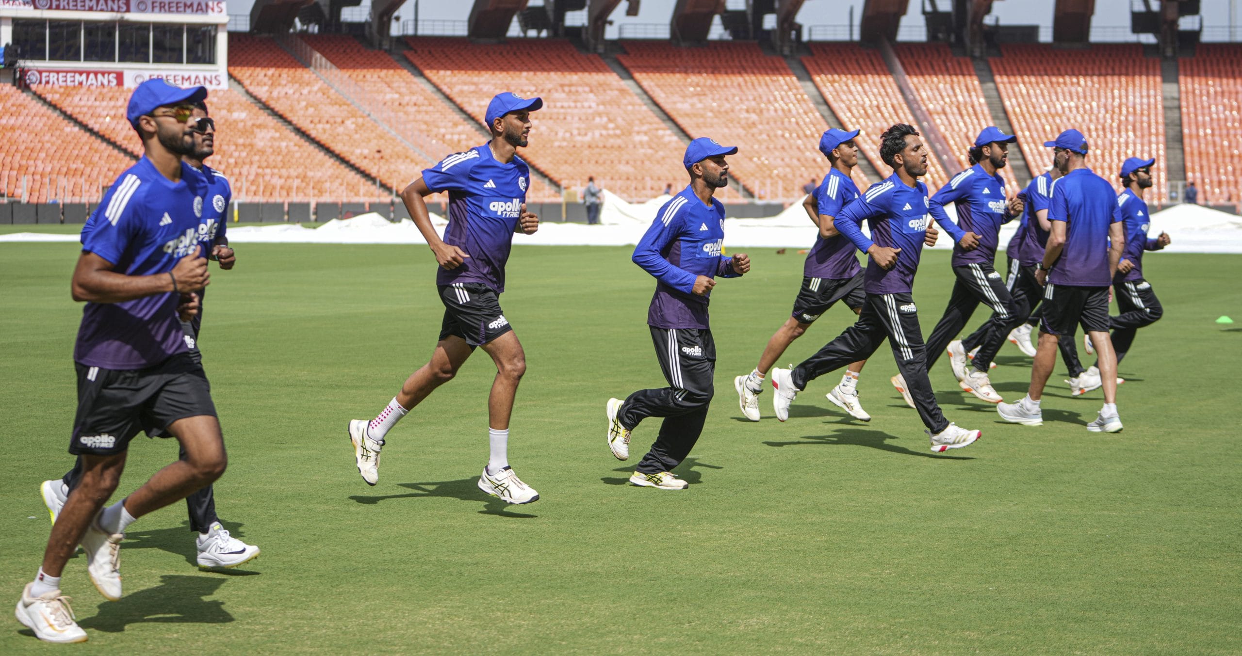 രണ്ട് ടെസ്റ്റുകളാണ് പരമ്പരയിൽ ഉള്ളത്. രണ്ടാം ടെസ്റ്റ് ഈ മാസം 10ന് ഡൽഹി അരുൺ ജെയ്റ്റ്ലി സ്റ്റേഡിയത്തിൽ വച്ച് നടക്കും. പരമ്പര തൂത്തുവാരി ലോക ടെസ്റ്റ് ചാമ്പ്യൻഷിപ്പ് പോയിൻ്റ് പട്ടികയിൽ സ്ഥാനം മെച്ചപ്പെടുത്തുകയാവും ഇന്ത്യയുടെ ലക്ഷ്യം. 
