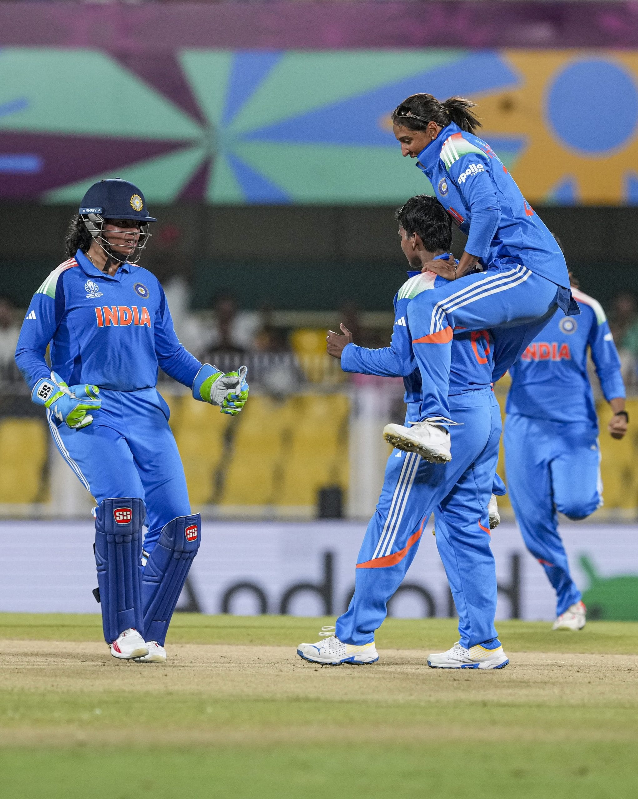 ആദ്യ മത്സരത്തിൽ സഹ ആതിഥേയരായ ശ്രീലങ്കയെ തകർത്ത് മികച്ച ഫോമിലാണ് ഇന്ത്യൻ ടീം. സ്മൃതി മന്ദനയും ഹർമൻപ്രീതും അടങ്ങുന്ന പ്രധാന താരങ്ങൾ നിരാശപ്പെടുത്തിയെങ്കിലും മധ്യനിരയും വാലറ്റവും ചേർന്ന് മികച്ച സ്കോറിലെത്തിച്ചത് ഇന്ത്യക്ക് വലിയ പ്രതീക്ഷയാണ്. 
