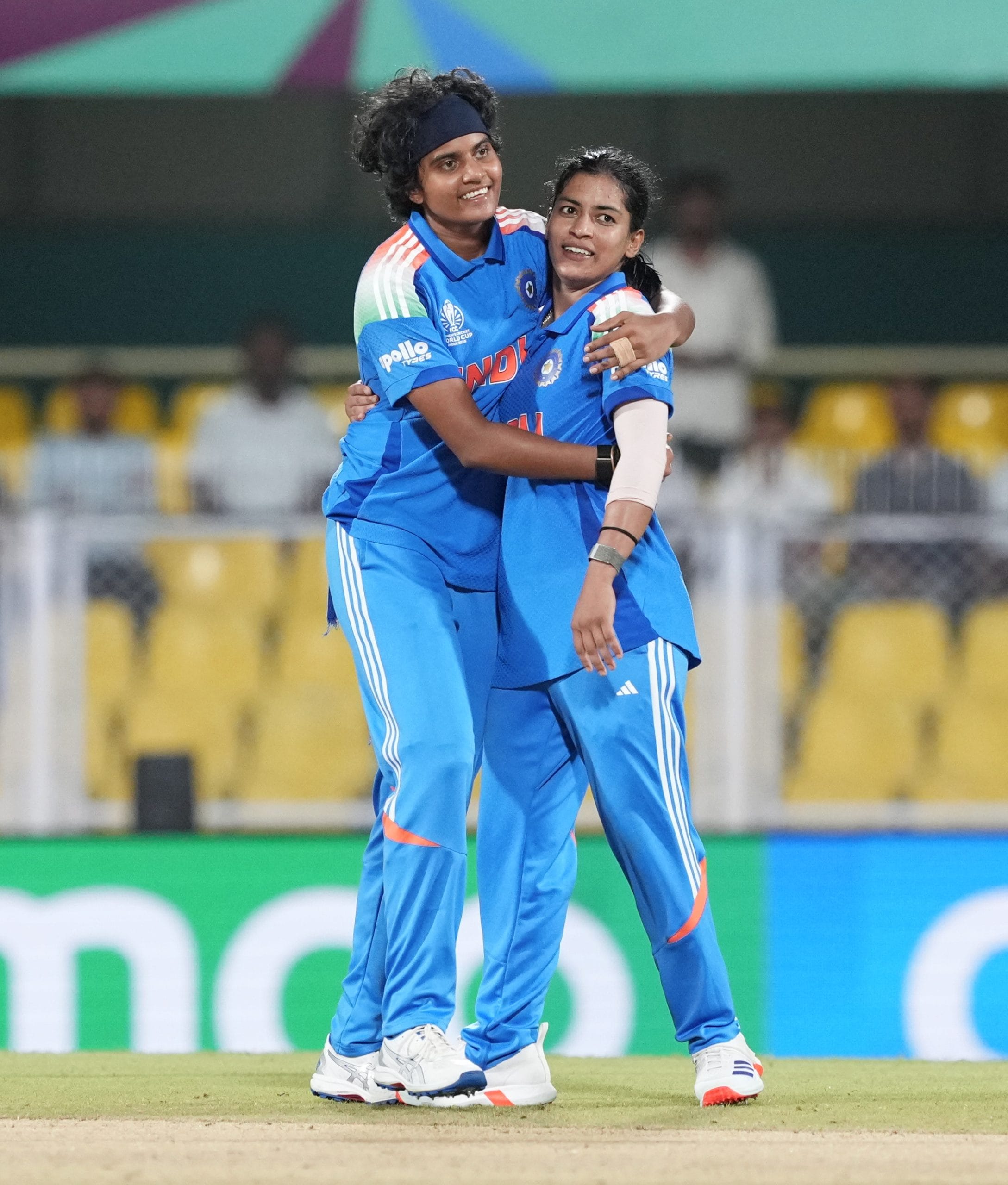 ശ്രീലങ്കക്കെതിരെ എട്ടാം നമ്പരിലിറങ്ങിയ അമൻജോത് കൗർ ആണ് ടോപ്പ് സ്കോറർ ആയത്. 9ആം നമ്പർ വരെ നീളുന്ന ബാറ്റിംഗ് നിര തന്നെയാണ് ഇന്ത്യയുടെ കരുത്ത്. ബൗളിംഗ് നിരയ്ക്ക് പൊതുവേ അത്ര കരുത്തില്ല. ഇത് ബാറ്റിംഗ് പ്രകടനങ്ങളിലൂടെ മറികടക്കാനാവുമെന്ന് ഇന്ത്യ പ്രതീക്ഷിക്കുന്നു.
