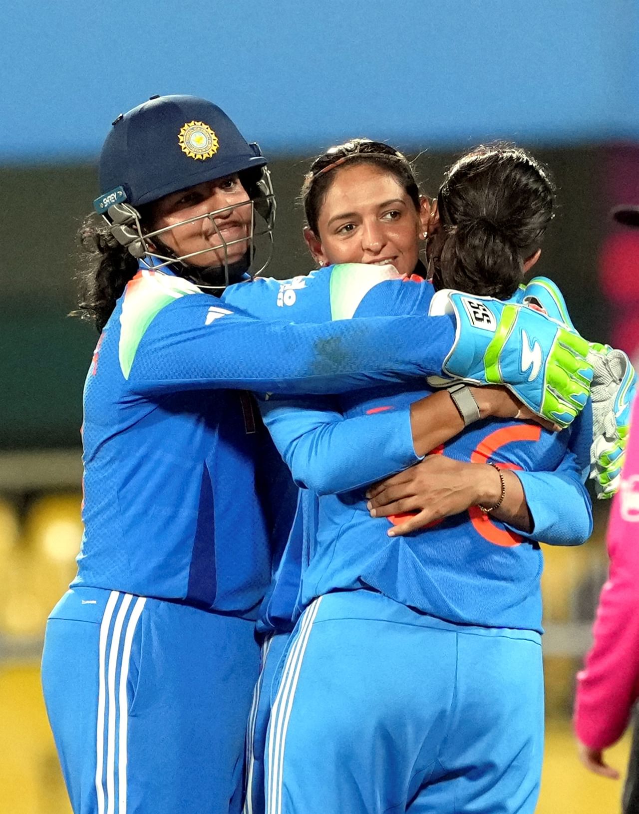 ക്രാന്തി ഗൗഡിനെ മാത്രം സ്പെഷ്യലിസ്റ്റ് പേസറാക്കിയാണ് ഇന്ത്യ ആദ്യ കളി ഇറങ്ങിയത്. ഇത് തുടർന്നാൽ വീണ്ടും രേണുക സിംഗ് പുറത്തിരിക്കും. ദീപ്തി ശർമ്മ, സ്നേഹ് റാണ, ശ്രീ ചരണി എന്നീ സ്പിൻ ഓപ്ഷനുകളും അമൻജോത് കൗറിൽ പേസ് ഓപ്ഷനുമാണ് ഇന്ത്യക്കുള്ളത്.