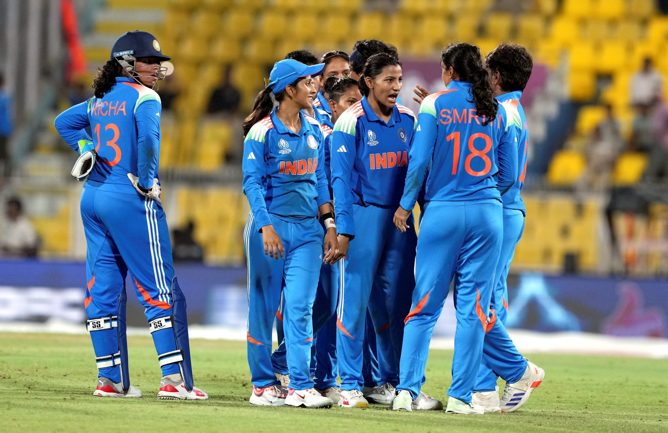 ഇതിനിടെയാണ് ഹസ്തദാന നിസ്സഹകരണം വനിതാ ലോകകപ്പിലും തുടരാനുള്ള ബിസിസിഐയുടെ തീരുമാനം. ഒക്ടോബർ അഞ്ചിന് ശ്രീലങ്കയിലെ ആർ പ്രേമദാസ സ്റ്റേഡിയത്തിൽ നടക്കുന്ന മത്സരത്തിൽ ഇന്ത്യൻ ടീമിൽ പാകിസ്താൻ ടീം താരങ്ങൾക്ക് ഹസ്തദാനം നൽകില്ല.  
