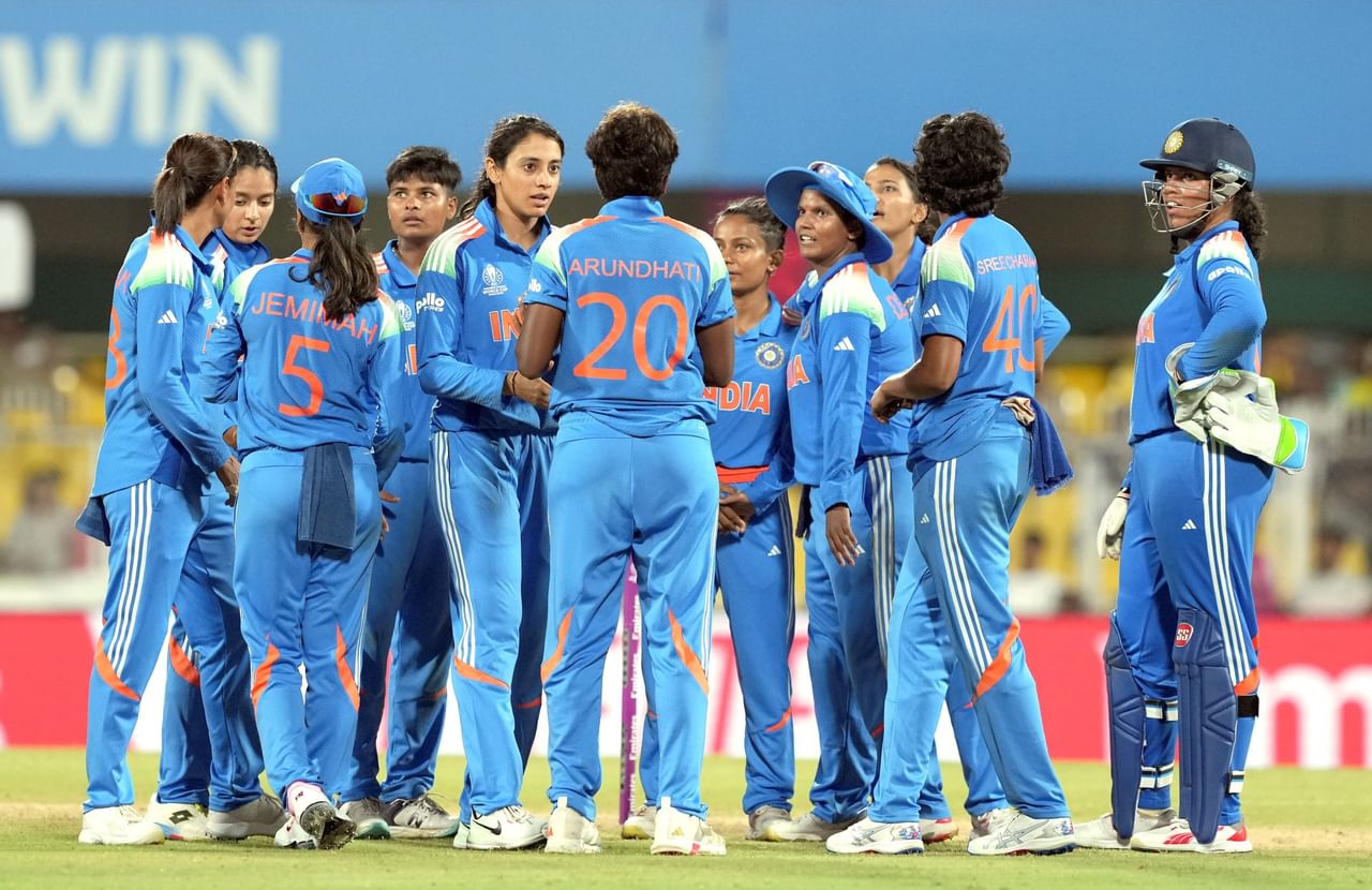 കഴിഞ്ഞ കളി പ്രതിക റാവൽ പാർട്ട് ടൈം സ്പിൻ എറിഞ്ഞിരുന്നു. താരം ഒരു വിക്കറ്റും വീഴ്ത്തി. ഹർമൻപ്രീത് കൗറിലും ഇന്ത്യക്ക് പാർട്ട് ടൈം സ്പിൻ ഓപ്ഷനുണ്ട്. അതുകൊണ്ട് തന്നെ ഇതേ ടീമിനെത്തന്നെ ഇന്ത്യ പാകിസ്താനെതിരെ കളത്തിലിറക്കാനാണ് സാധ്യതകൾ.