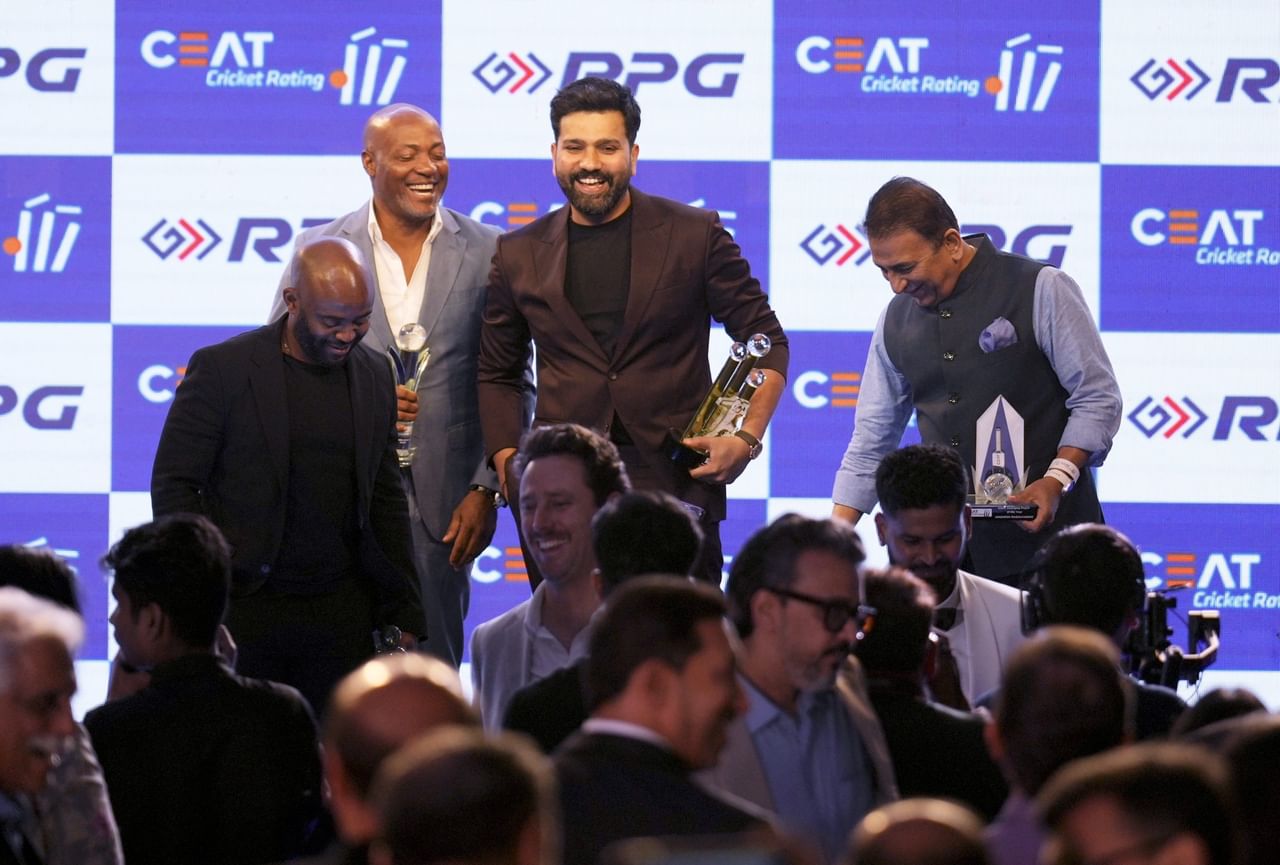 95 കിലോ ഭാരമുണ്ടായിരുന്ന രോഹിത് അഭിഷേക് നായരുടെ സഹായത്തോടെ 20 കിലോ കുറച്ച് ഇപ്പോൾ 75 കിലോയിലാണ്. മെലിഞ്ഞ രോഹിത് ശർമ്മയുടെ ചിത്രങ്ങൾ സമൂഹമാധ്യമങ്ങളിൽ പ്രചരിക്കുന്നുണ്ട്. സിയറ്റ് ക്രിക്കറ്റ് അവാർഡ്സിൽ രോഹിതിന് പ്രത്യേക പുരസ്കാരവും ലഭിച്ചു.