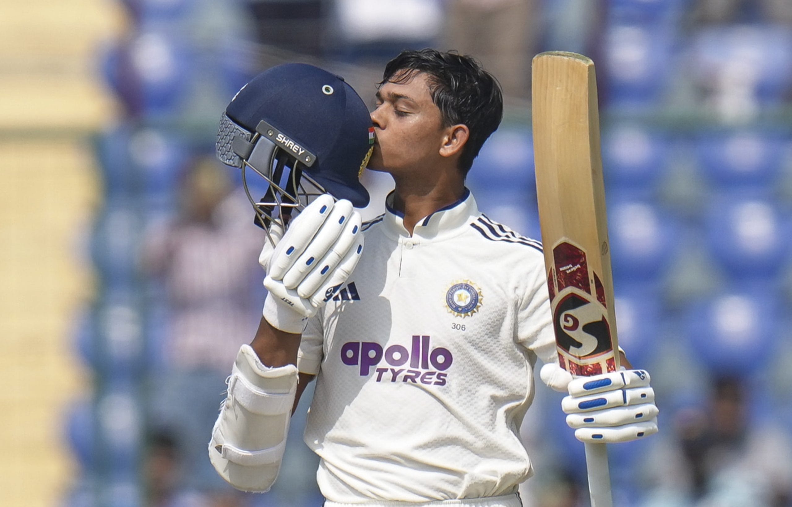 ഇതോടെ 23 വയസുകാരനായ താരം പല റെക്കോർഡുകളും സ്വന്തം പേരിൽ കുറിച്ചു. 24 വയസ് തികയുന്നതിന് മുൻപ് ഏറ്റവുമധികം സെഞ്ചുറി നേടിയവരിൽ താരം നാലാമതാണ്. ഡോൺ ബ്രാഡ്മാൻ (12), സച്ചിൻ തെണ്ടുൽക്കർ (11), ഗാർഫീൽഡ് സോബേഴ്സ് (9) എന്നിവരാണ് മുന്നിലുള്ളത്.
