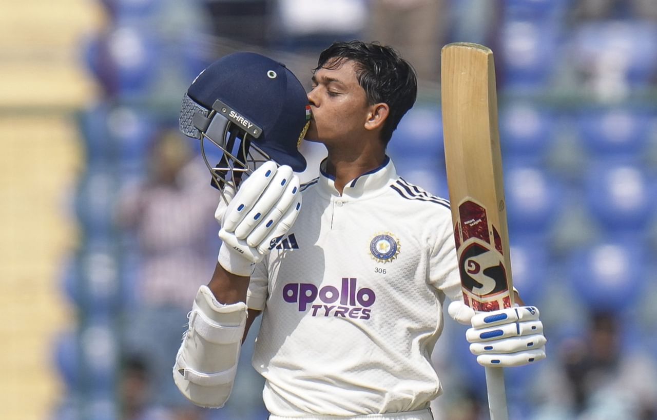 ഇതോടെ 23 വയസുകാരനായ താരം പല റെക്കോർഡുകളും സ്വന്തം പേരിൽ കുറിച്ചു. 24 വയസ് തികയുന്നതിന് മുൻപ് ഏറ്റവുമധികം സെഞ്ചുറി നേടിയവരിൽ താരം നാലാമതാണ്. ഡോൺ ബ്രാഡ്മാൻ (12), സച്ചിൻ തെണ്ടുൽക്കർ (11), ഗാർഫീൽഡ് സോബേഴ്സ് (9) എന്നിവരാണ് മുന്നിലുള്ളത്.