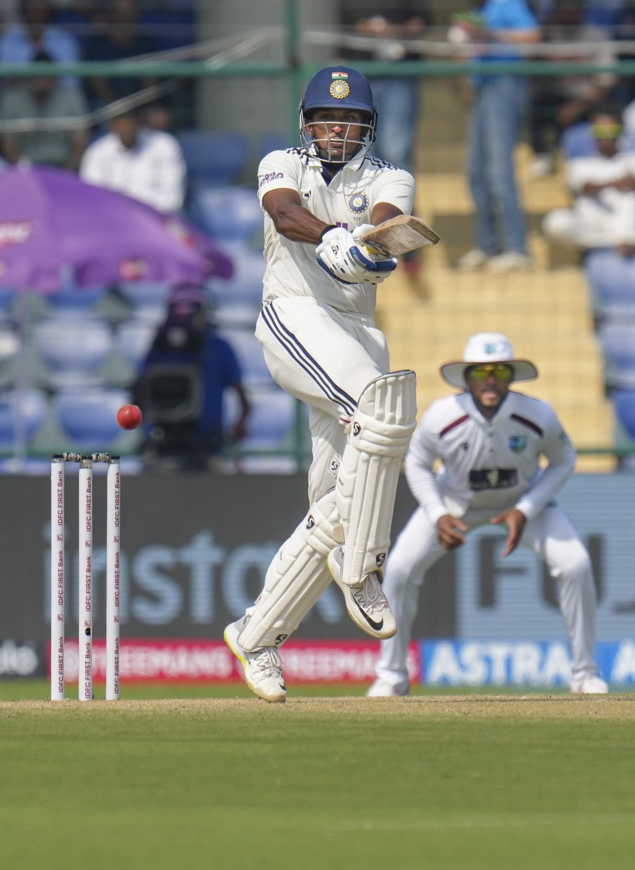 ഒക്ടോബർ 30 മുതൽ നവംബർ 2 വരെ ബെംഗളൂരുവിലെ സെൻ്റർ ഓഫ് എക്സലൻസിലാണ് ആദ്യ മത്സരം. രണ്ടാം ചതുർദിന മത്സരവും ഇതേ വേദിയിലാണ്. നവംബർ ആറ് മുതൽ 9 വരെയാണ് മത്സരം. നവംബർ 14 മുതലാണ് ഇന്ത്യയും ദക്ഷിണാഫ്രിക്കയും തമ്മിലുള്ള ടെസ്റ്റ് പരമ്പര ആരംഭിക്കുക.