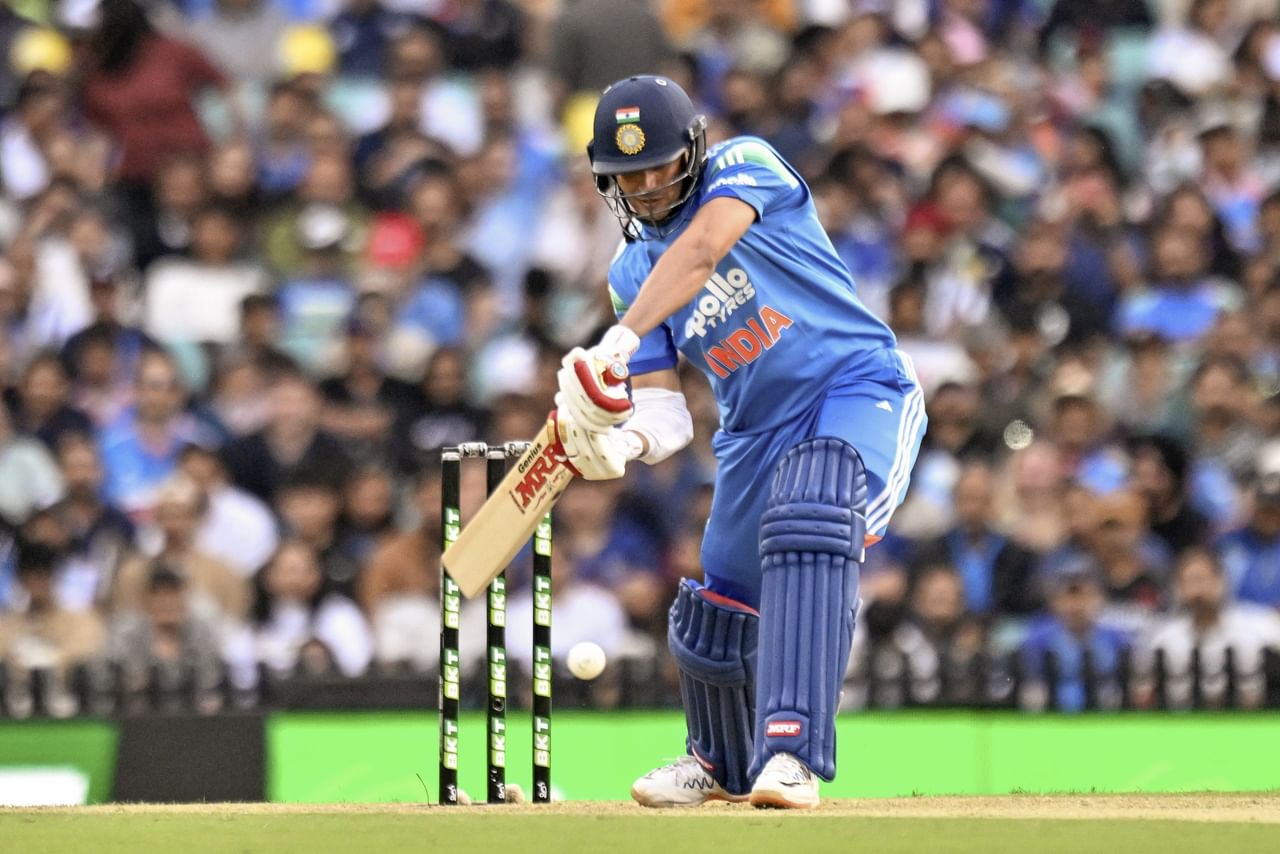 പരിക്കുകളില്ലെങ്കിൽ ടീമിൽ സ്ഥാനമുറപ്പിച്ചിരിക്കുന്നത് പേരാണ്. ക്യാപ്റ്റനായി ശുഭ്മൻ ഗിൽ, ഋഷഭ് പന്ത്, ജസ്പ്രീത് ബുംറ, ഹർഷിത് റാണ, മുഹമ്മദ് സിറാജ്, കുൽദീപ് യാദവ്, അക്സർ പട്ടേൽ, ഹാർദിക് പാണ്ഡ്യ, കെഎൽ രാഹുൽ എന്നിവരാണ് ലോകകപ്പ് ടീമിൽ സ്ഥാനം ഉറപ്പുള്ള താരങ്ങൾ.